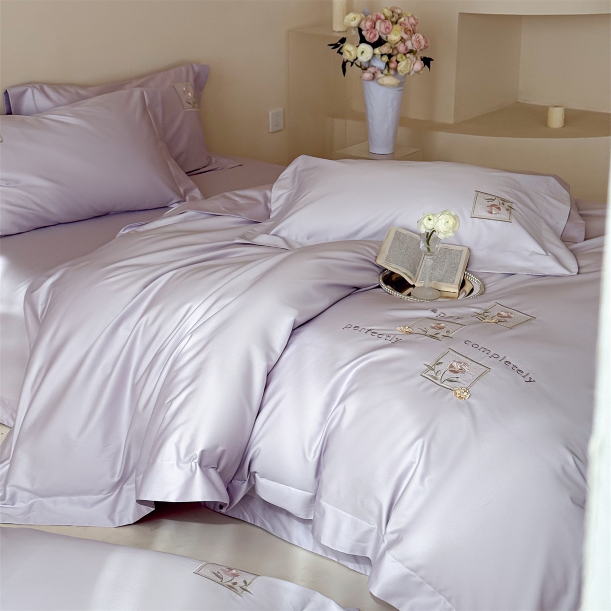 91家纺网 家纺一手货源 找家纺 名品优仓 2026新款长绒棉50s全棉纯棉刺绣宽边款四件套-花栖 花栖-梦幻紫