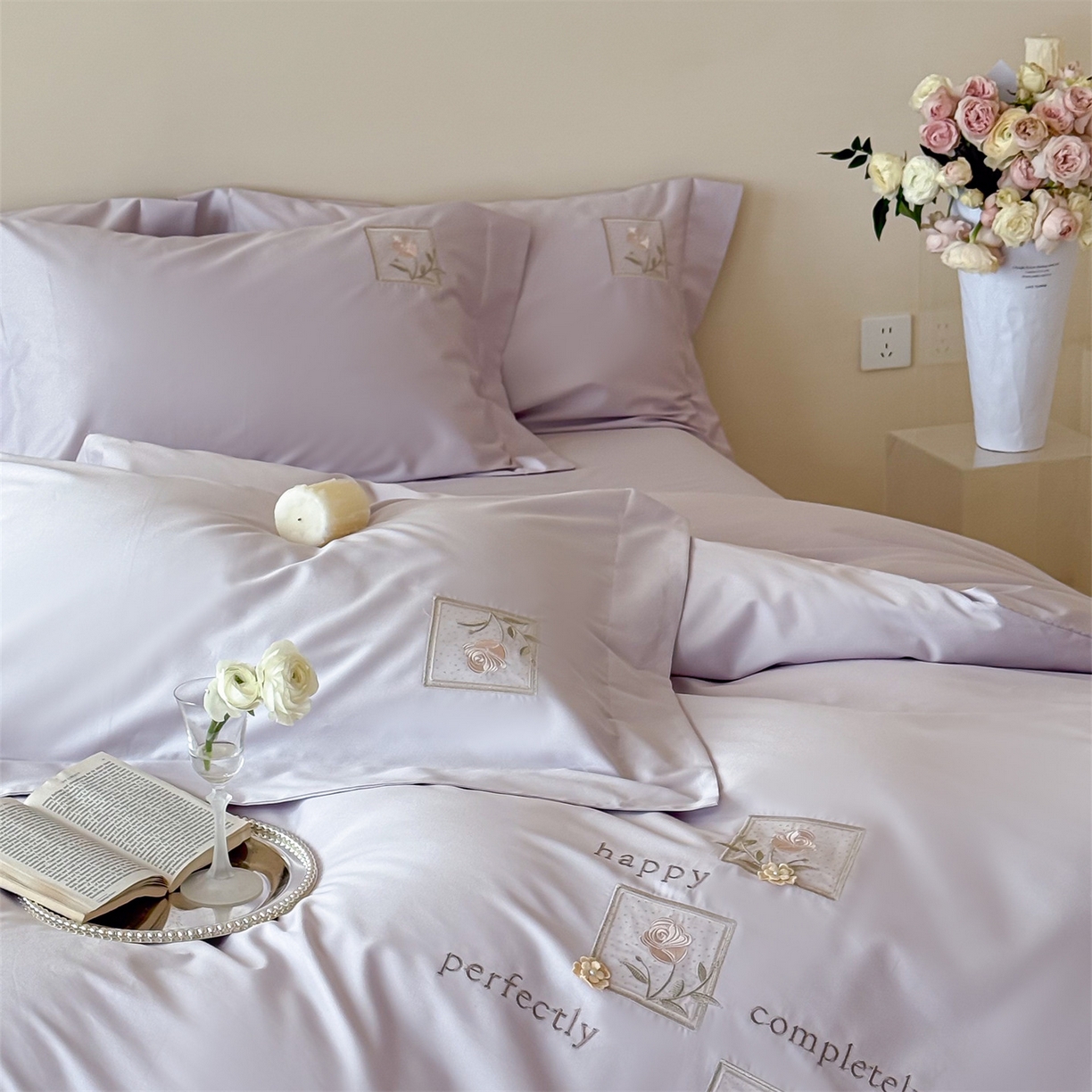 91家纺网 家纺一手货源 找家纺 名品优仓 2026新款长绒棉50s全棉纯棉刺绣宽边款四件套-花栖 花栖-梦幻紫