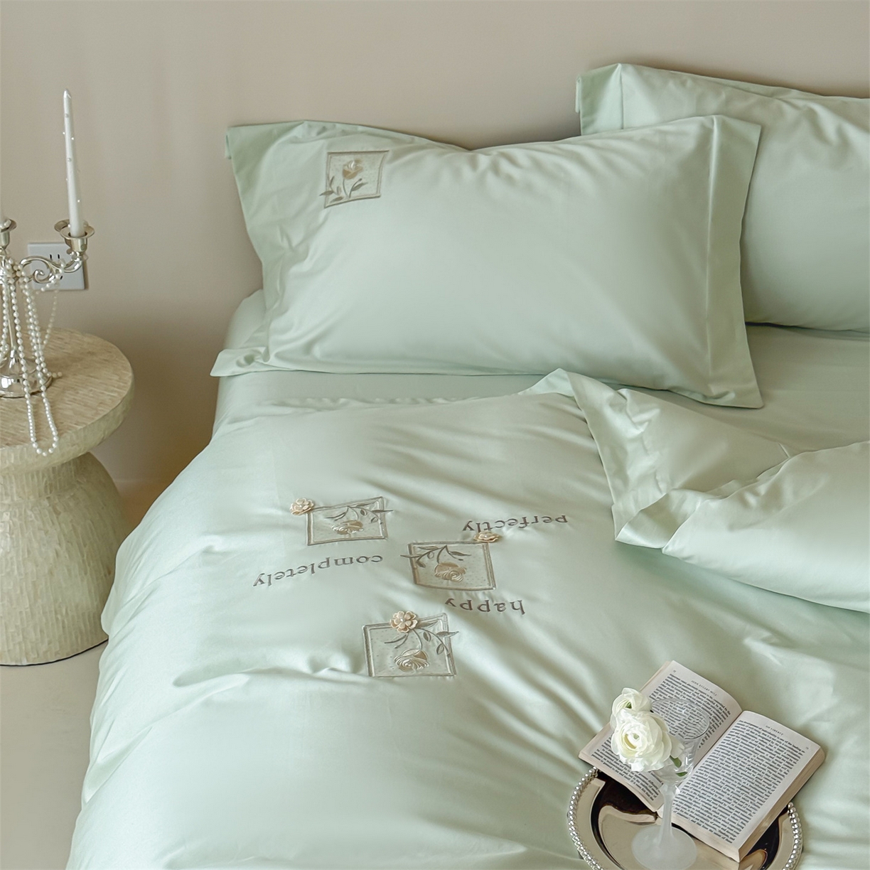 91家纺网 家纺一手货源 找家纺 名品优仓 2026新款长绒棉50s全棉纯棉刺绣宽边款四件套-花栖 花栖-清新绿