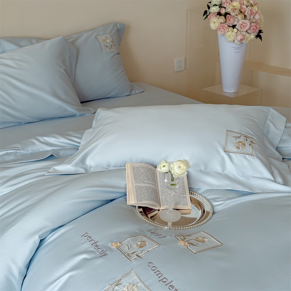 91家纺网 家纺一手货源 找家纺 名品优仓 2026新款长绒棉50s全棉纯棉刺绣宽边款四件套-花栖 花栖-浅云蓝