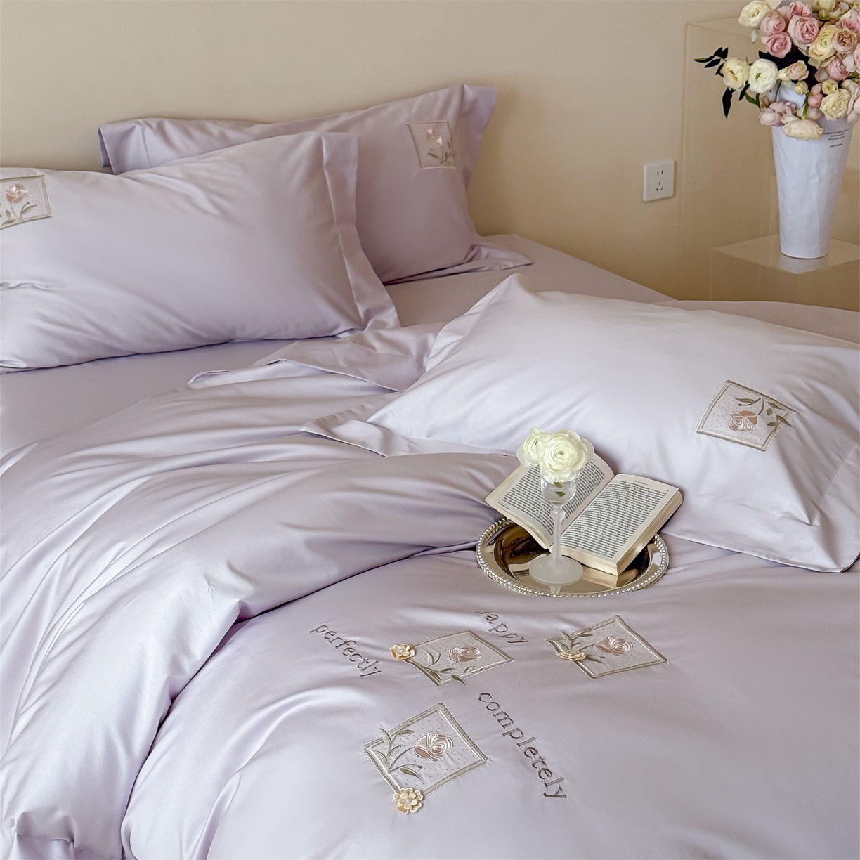 91家纺网 家纺一手货源 找家纺 名品优仓 2026新款长绒棉50s全棉纯棉刺绣宽边款四件套-花栖 花栖-梦幻紫