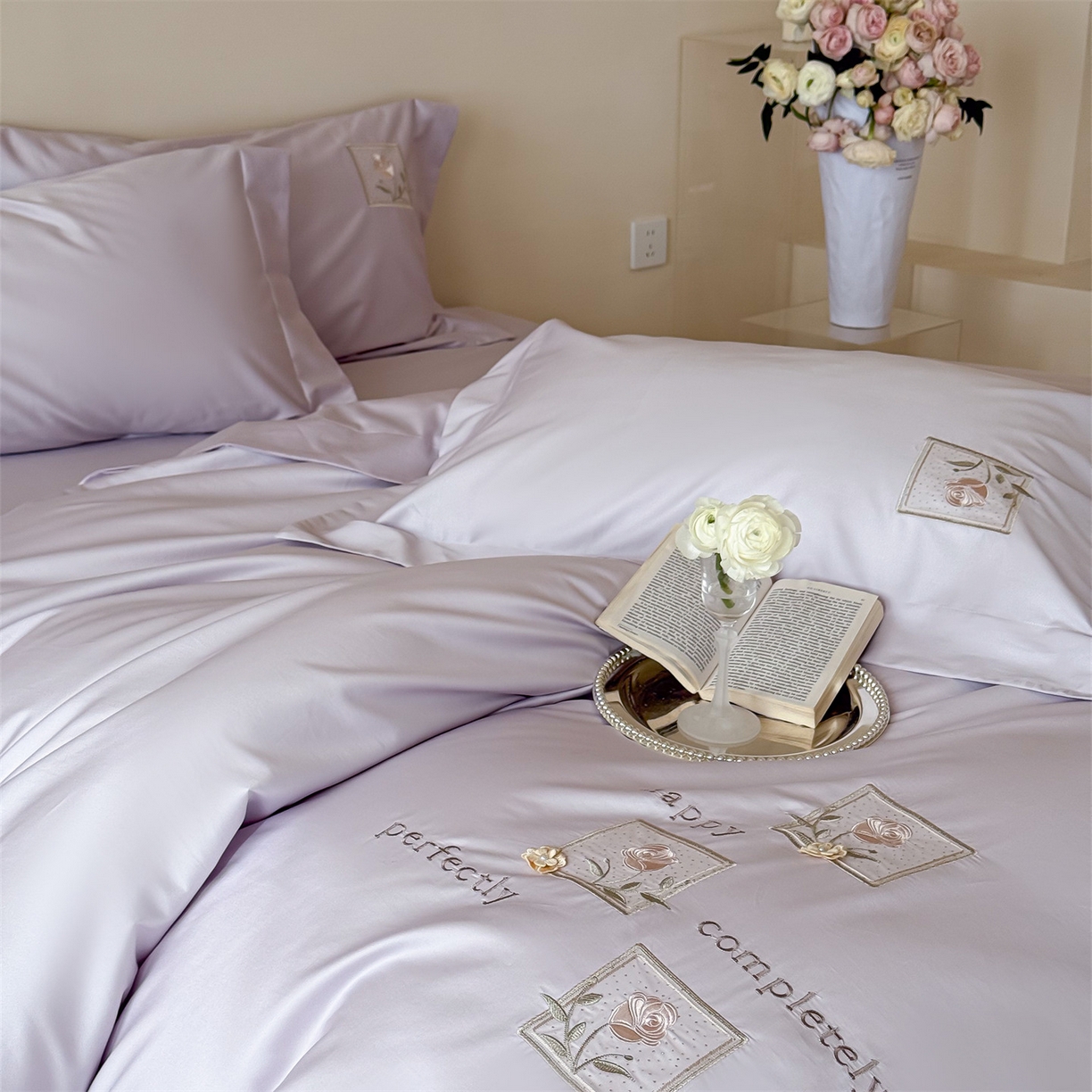 91家纺网 家纺一手货源 找家纺 名品优仓 2026新款长绒棉50s全棉纯棉刺绣宽边款四件套-花栖 花栖-梦幻紫