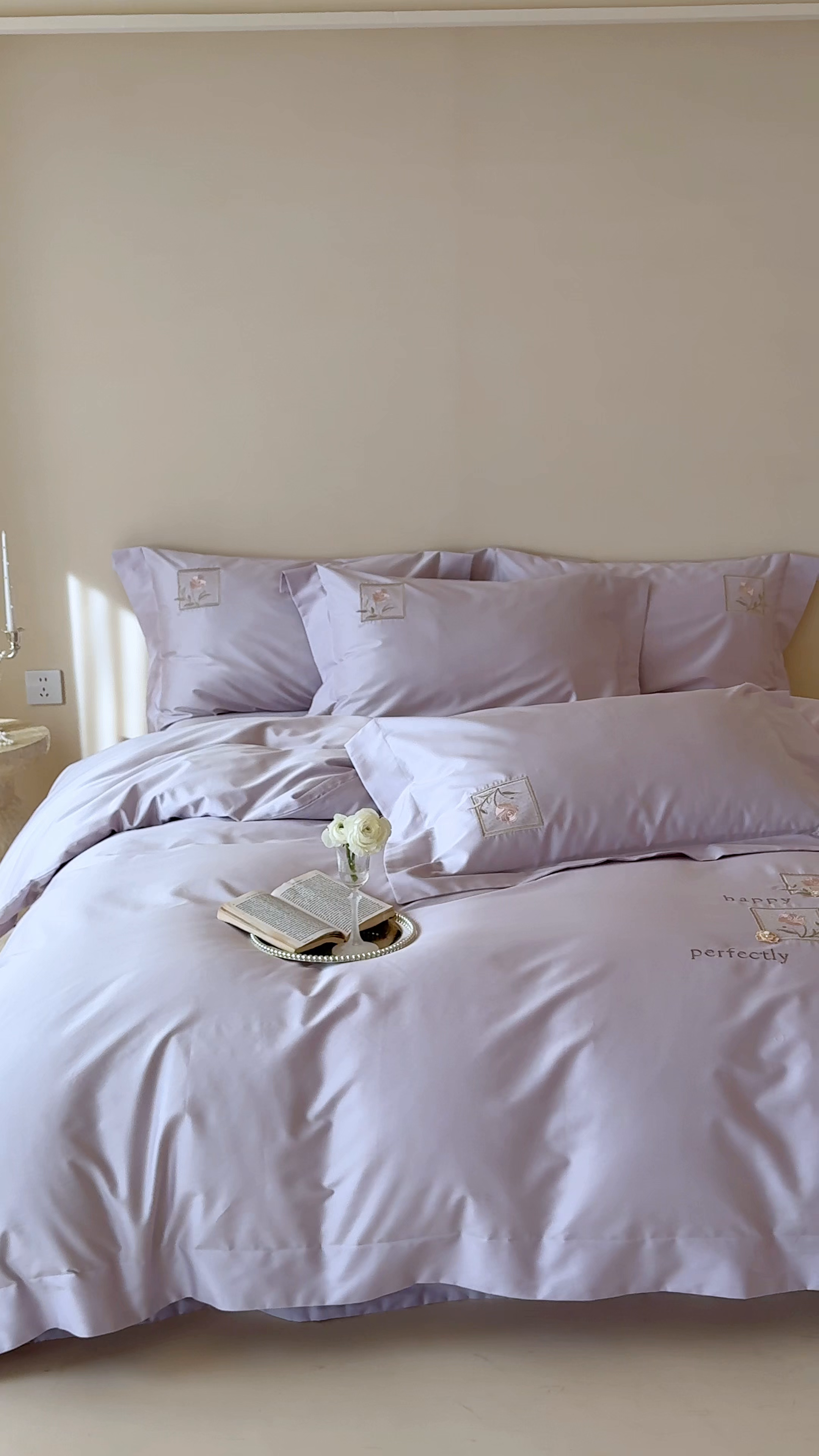 91家纺网 家纺一手货源 找家纺 名品优仓 2026新款长绒棉50s全棉纯棉刺绣宽边款四件套-花栖 花栖-梦幻紫