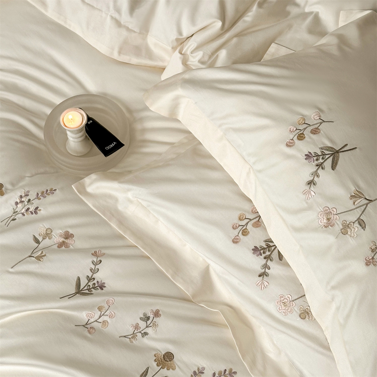 91家纺网 家纺一手货源 找家纺 名品优仓 2026新款长绒棉50s全棉纯棉刺绣宽边款四件套-花有约 花有约-奶芋色