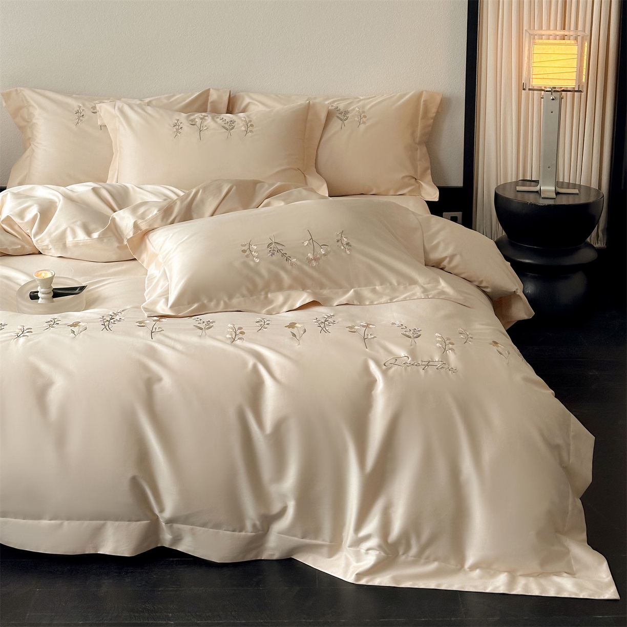 91家纺网 家纺一手货源 找家纺 名品优仓 2026新款长绒棉50s全棉纯棉刺绣宽边款四件套-花有约 花有约-浅米驼