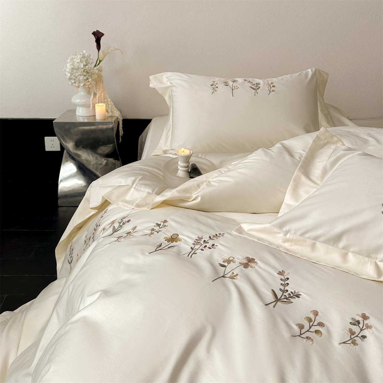 91家纺网 家纺一手货源 找家纺 名品优仓 2026新款长绒棉50s全棉纯棉刺绣宽边款四件套-花有约 花有约-奶芋色