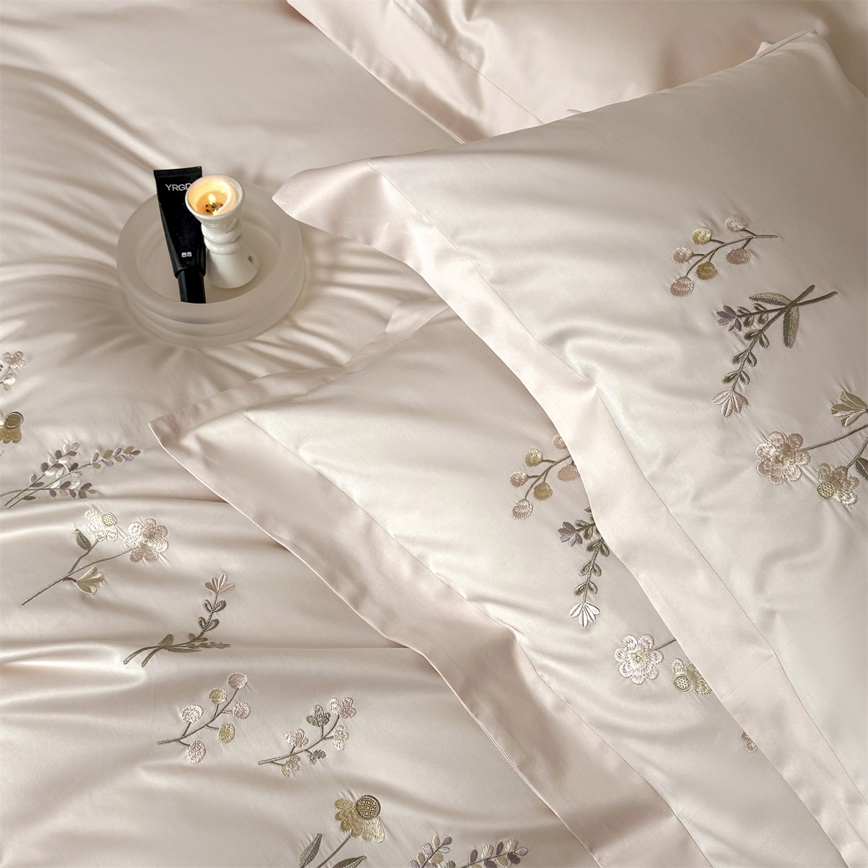 91家纺网 家纺一手货源 找家纺 名品优仓 2026新款长绒棉50s全棉纯棉刺绣宽边款四件套-花有约 花有约-粉色