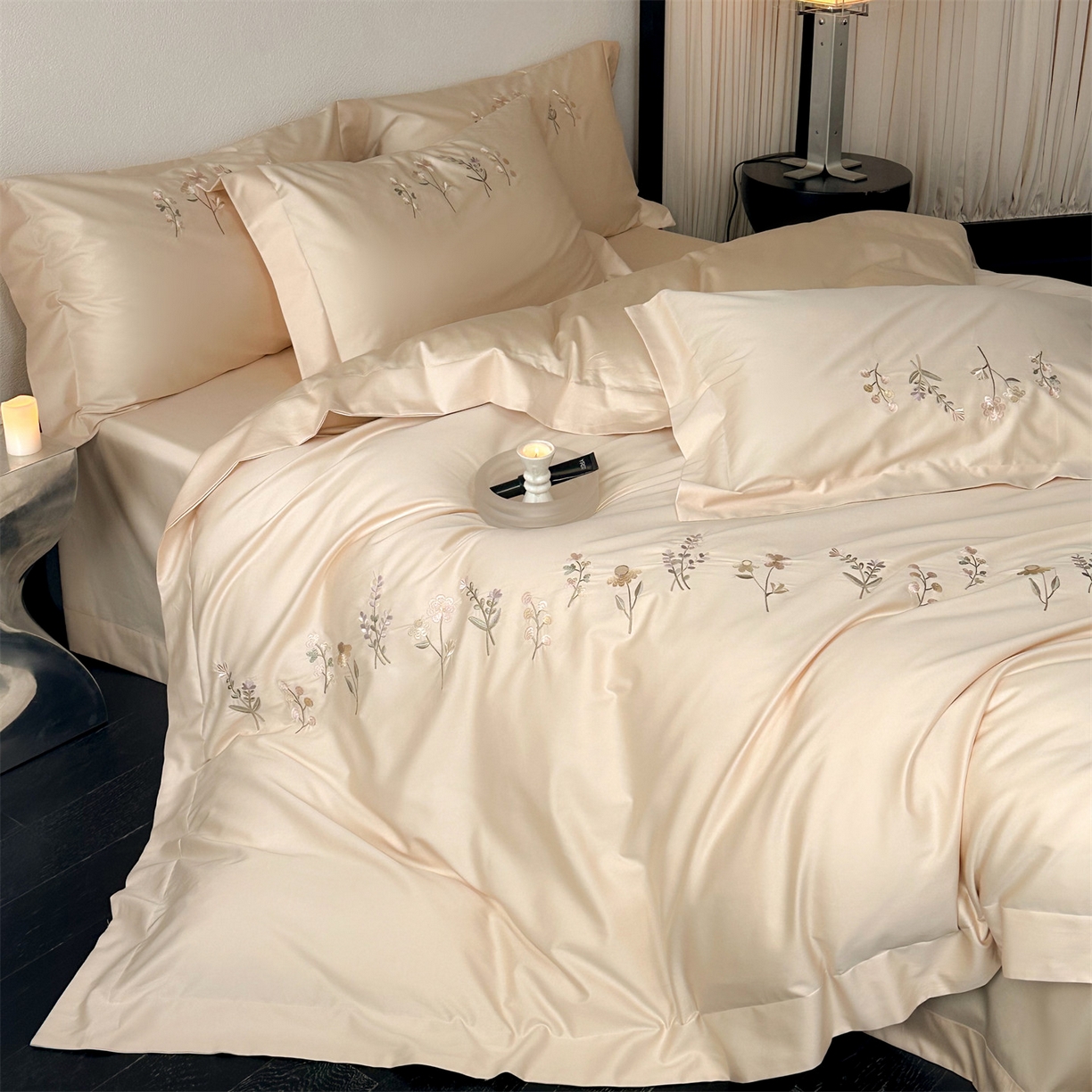 91家纺网 家纺一手货源 找家纺 名品优仓 2026新款长绒棉50s全棉纯棉刺绣宽边款四件套-花有约 花有约-浅米驼