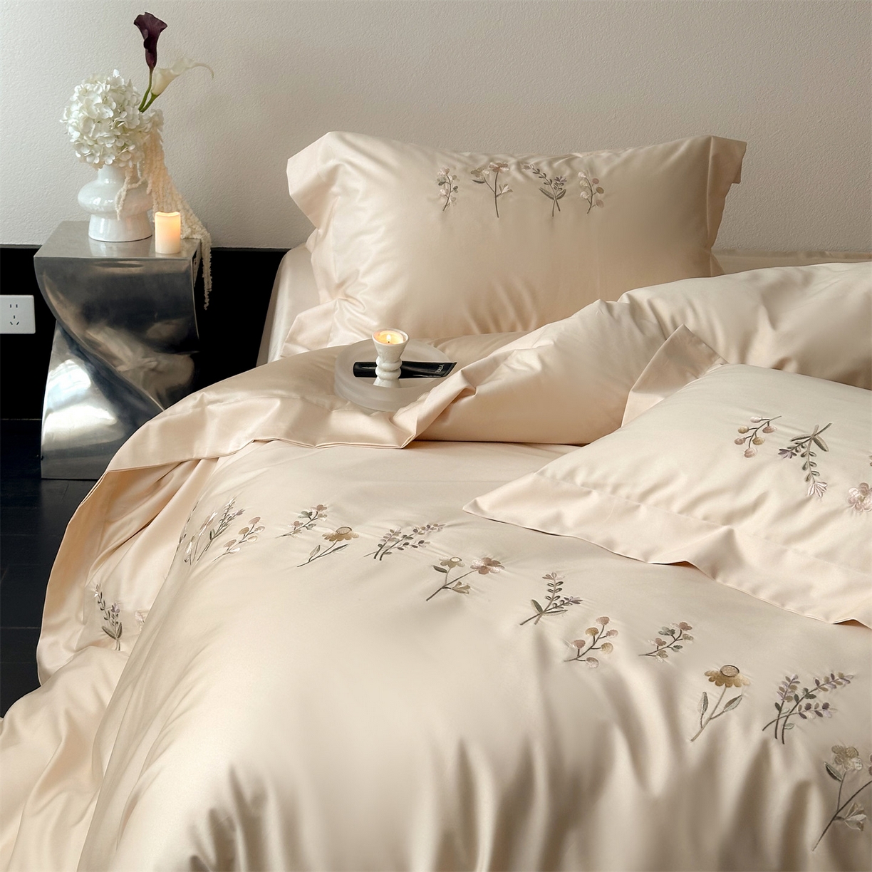 91家纺网 家纺一手货源 找家纺 名品优仓 2026新款长绒棉50s全棉纯棉刺绣宽边款四件套-花有约 花有约-浅米驼