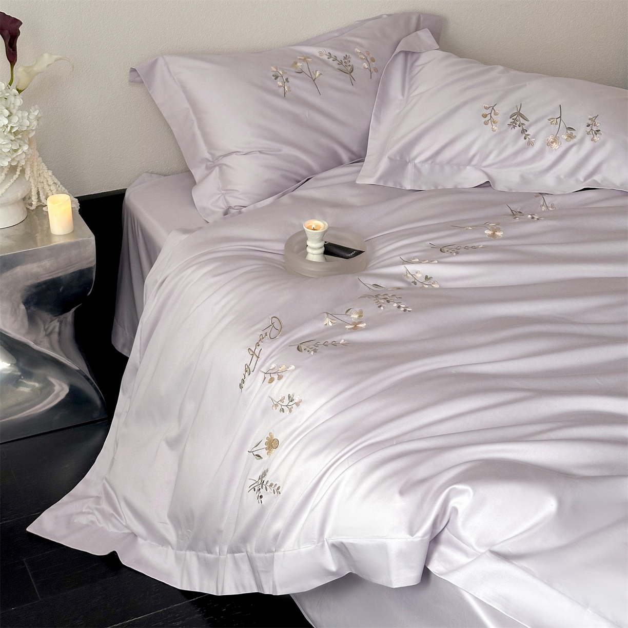 91家纺网 家纺一手货源 找家纺 名品优仓 2026新款长绒棉50s全棉纯棉刺绣宽边款四件套-花有约 花有约-梦幻色