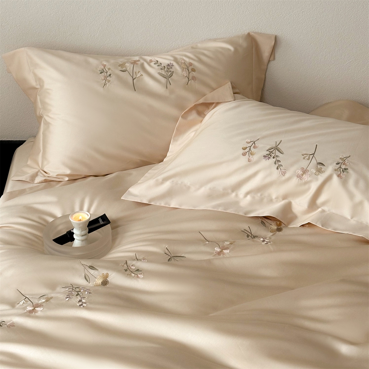 91家纺网 家纺一手货源 找家纺 名品优仓 2026新款长绒棉50s全棉纯棉刺绣宽边款四件套-花有约 花有约-浅米驼