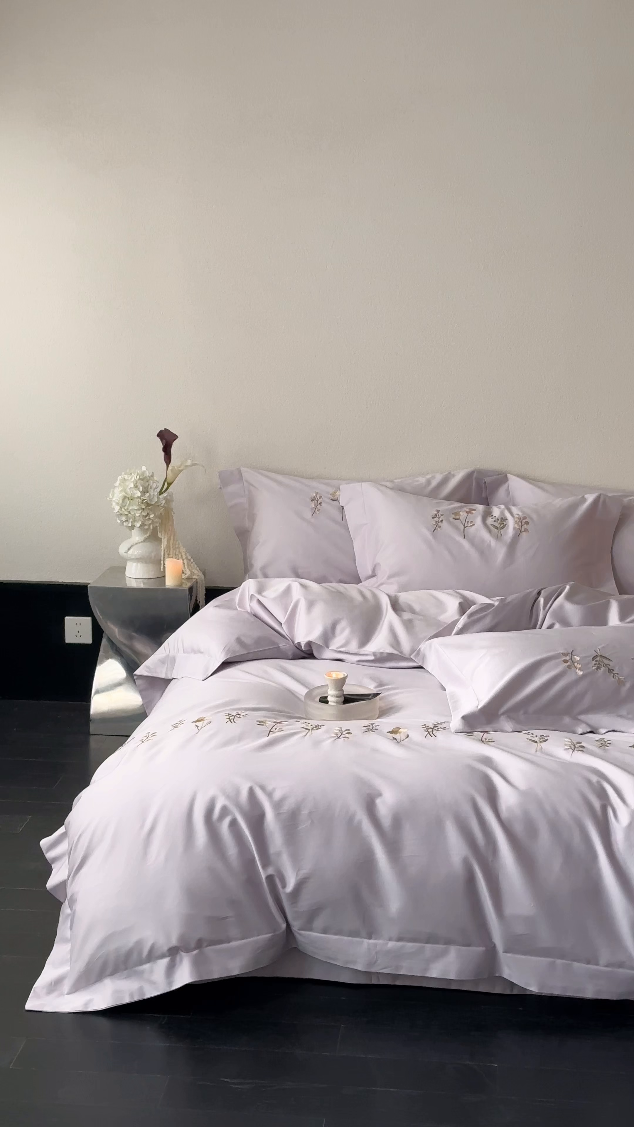 91家纺网 家纺一手货源 找家纺 名品优仓 2026新款长绒棉50s全棉纯棉刺绣宽边款四件套-花有约 花有约-梦幻色