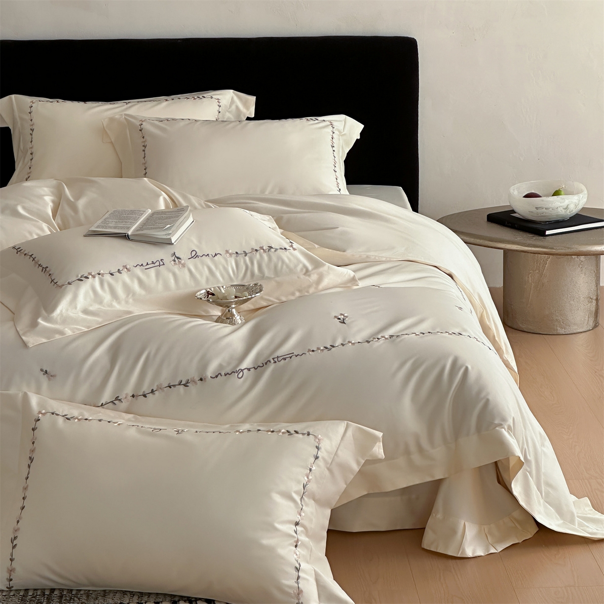 91家纺网 家纺一手货源 找家纺 （总）名品优仓 2026新款长绒棉50s全棉纯棉刺绣宽边款四件套-花园密语