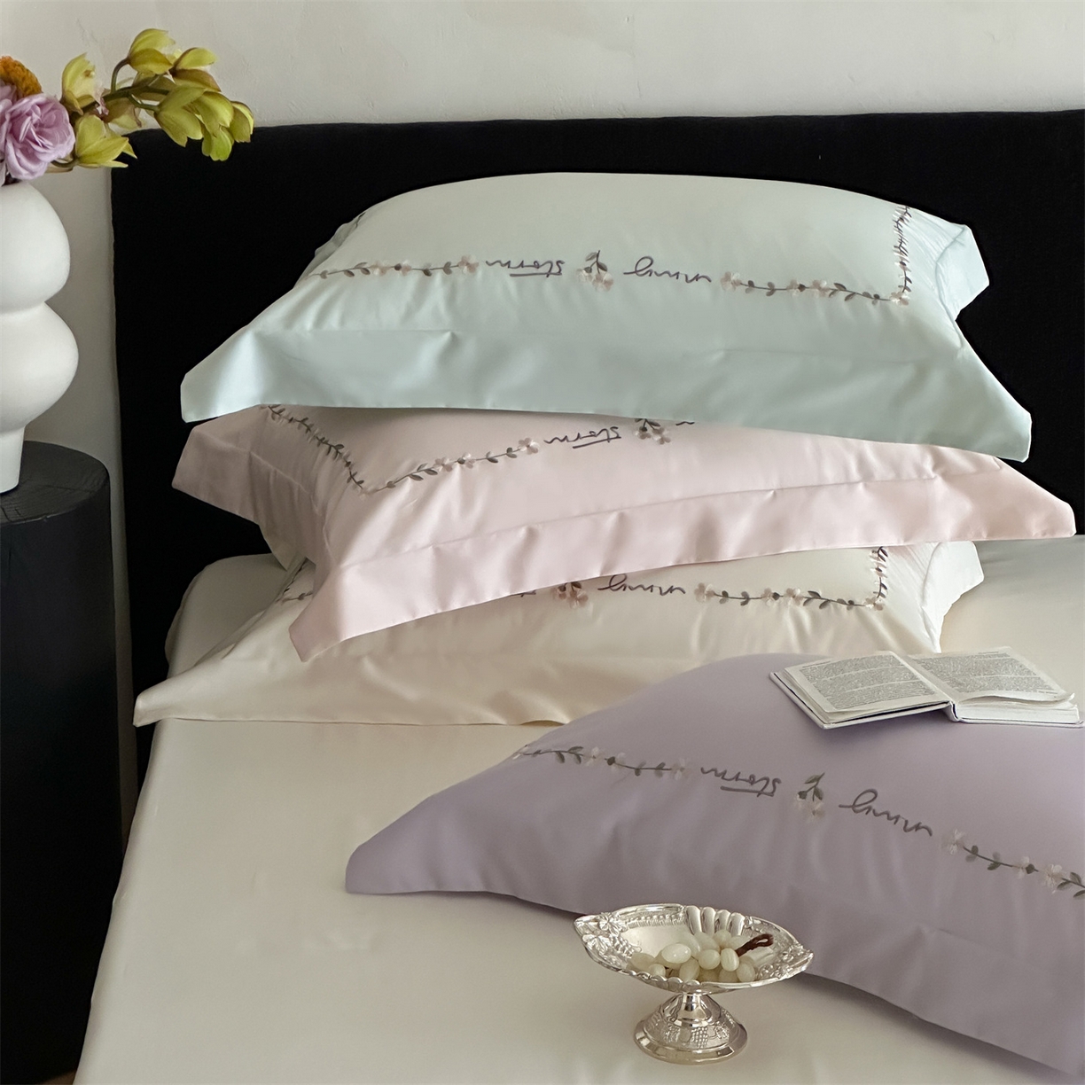 91家纺网 家纺一手货源 找家纺 名品优仓 2026新款长绒棉50s全棉纯棉刺绣宽边款四件套-花园密语 组合图仅做展示不可下单