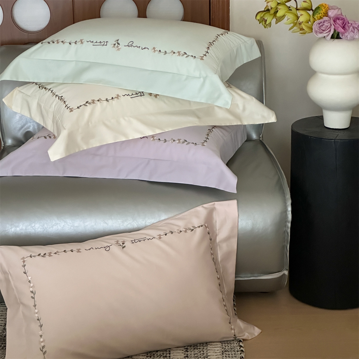 91家纺网 家纺一手货源 找家纺 名品优仓 2026新款长绒棉50s全棉纯棉刺绣宽边款四件套-花园密语 组合图仅做展示不可下单