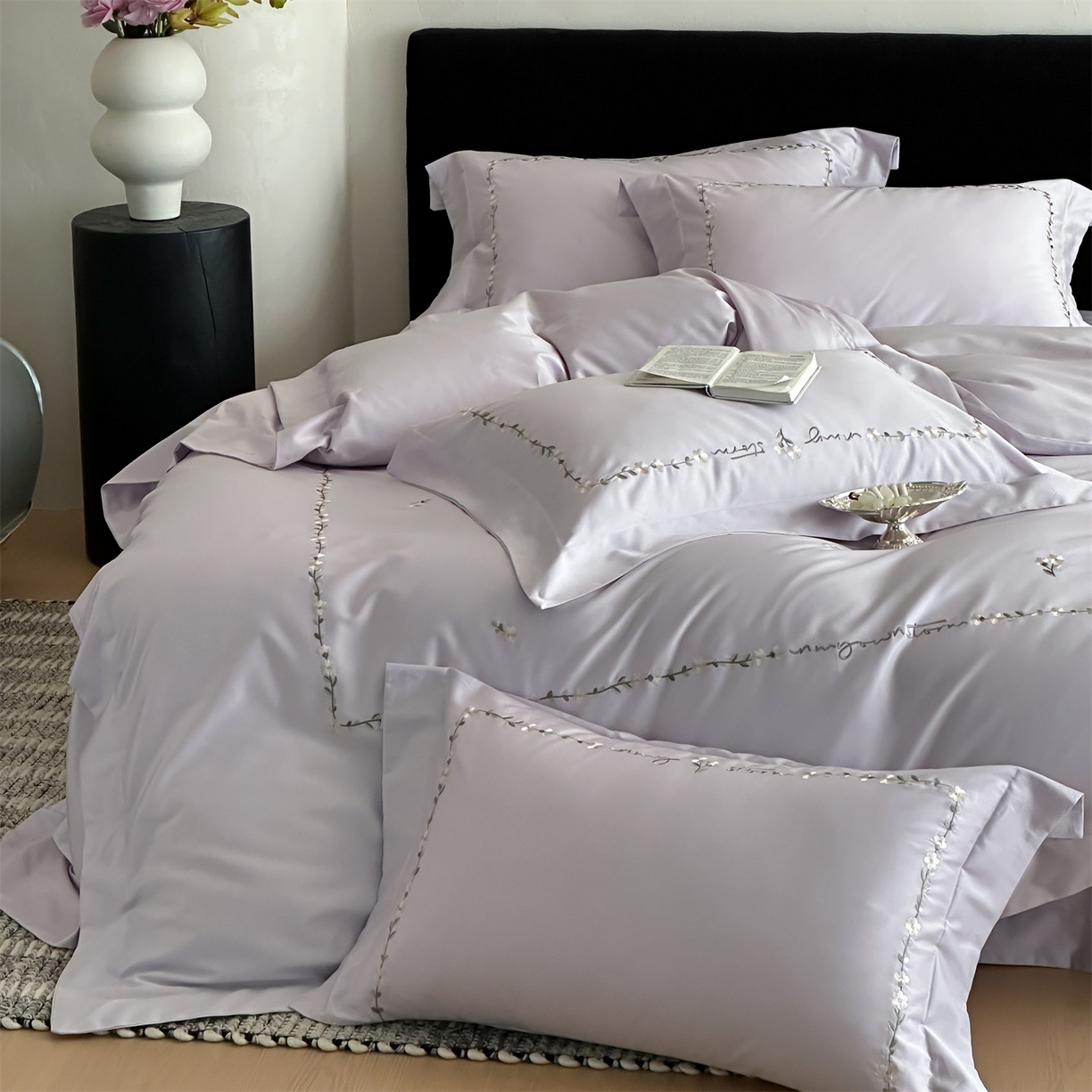 91家纺网 家纺一手货源 找家纺 名品优仓 2026新款长绒棉50s全棉纯棉刺绣宽边款四件套-花园密语 花园密语-梦幻紫