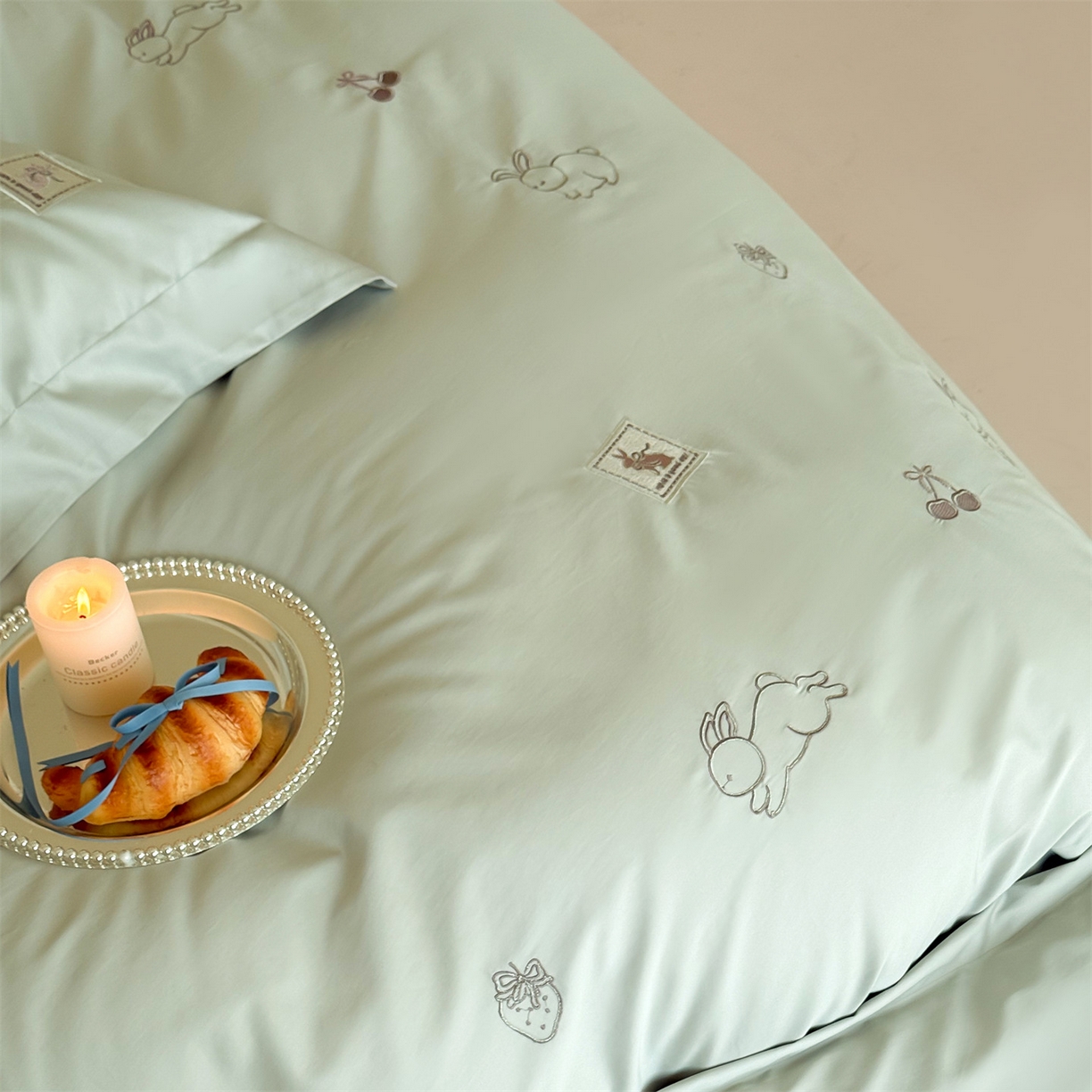 91家纺网 家纺一手货源 找家纺 名品优仓 2026新款长绒棉50s全棉纯棉刺绣宽边款四件套-米豆兔 米豆兔-森林绿