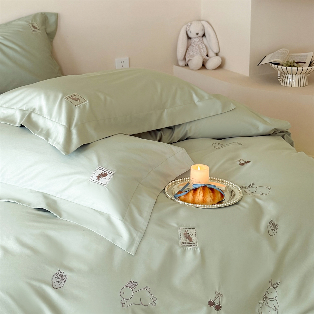 91家纺网 家纺一手货源 找家纺 名品优仓 2026新款长绒棉50s全棉纯棉刺绣宽边款四件套-米豆兔 米豆兔-森林绿