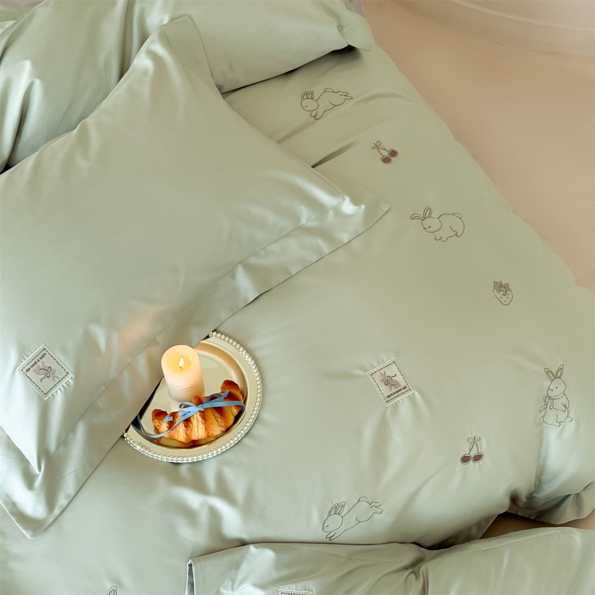 91家纺网 家纺一手货源 找家纺 名品优仓 2026新款长绒棉50s全棉纯棉刺绣宽边款四件套-米豆兔 米豆兔-森林绿