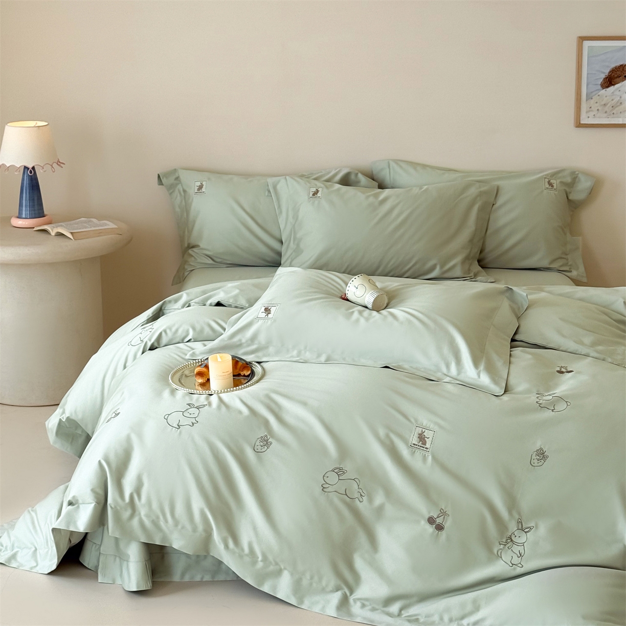 91家纺网 家纺一手货源 找家纺 名品优仓 2026新款长绒棉50s全棉纯棉刺绣宽边款四件套-米豆兔 米豆兔-森林绿