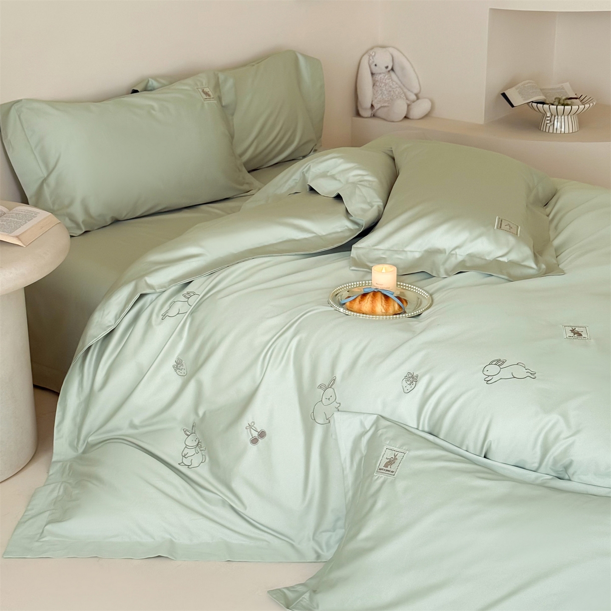 91家纺网 家纺一手货源 找家纺 名品优仓 2026新款长绒棉50s全棉纯棉刺绣宽边款四件套-米豆兔 米豆兔-森林绿