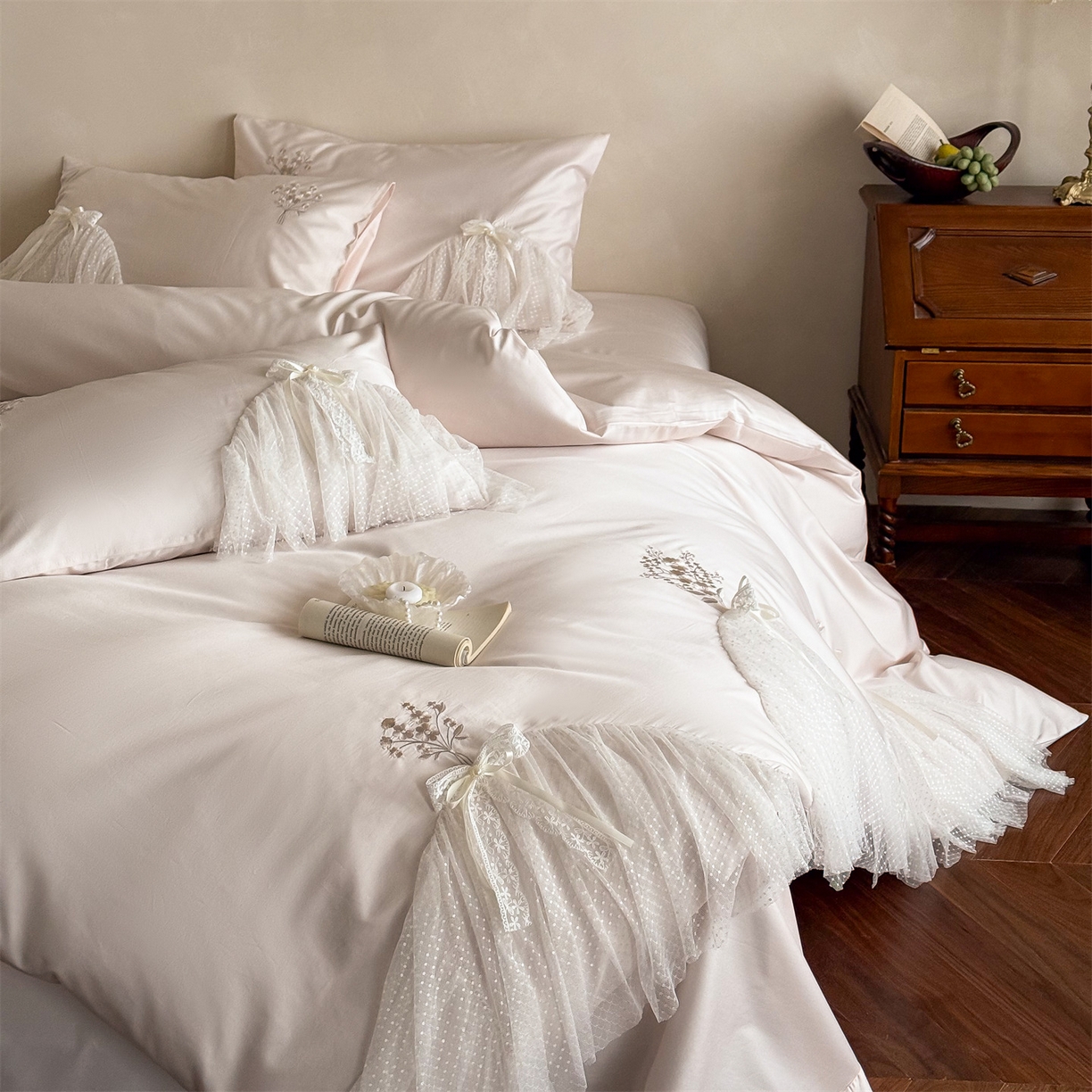 91家纺网 家纺一手货源 找家纺 （总）名品优仓 2026新款长绒棉50s全棉纯棉刺绣蕾丝轻纱四件套-夏薇