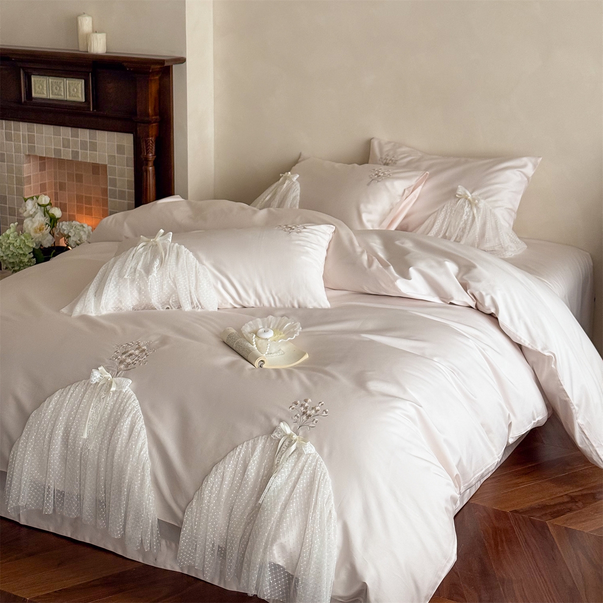 91家纺网 家纺一手货源 找家纺 名品优仓 2026新款长绒棉50s全棉纯棉刺绣蕾丝轻纱四件套-夏薇 夏薇-公主粉