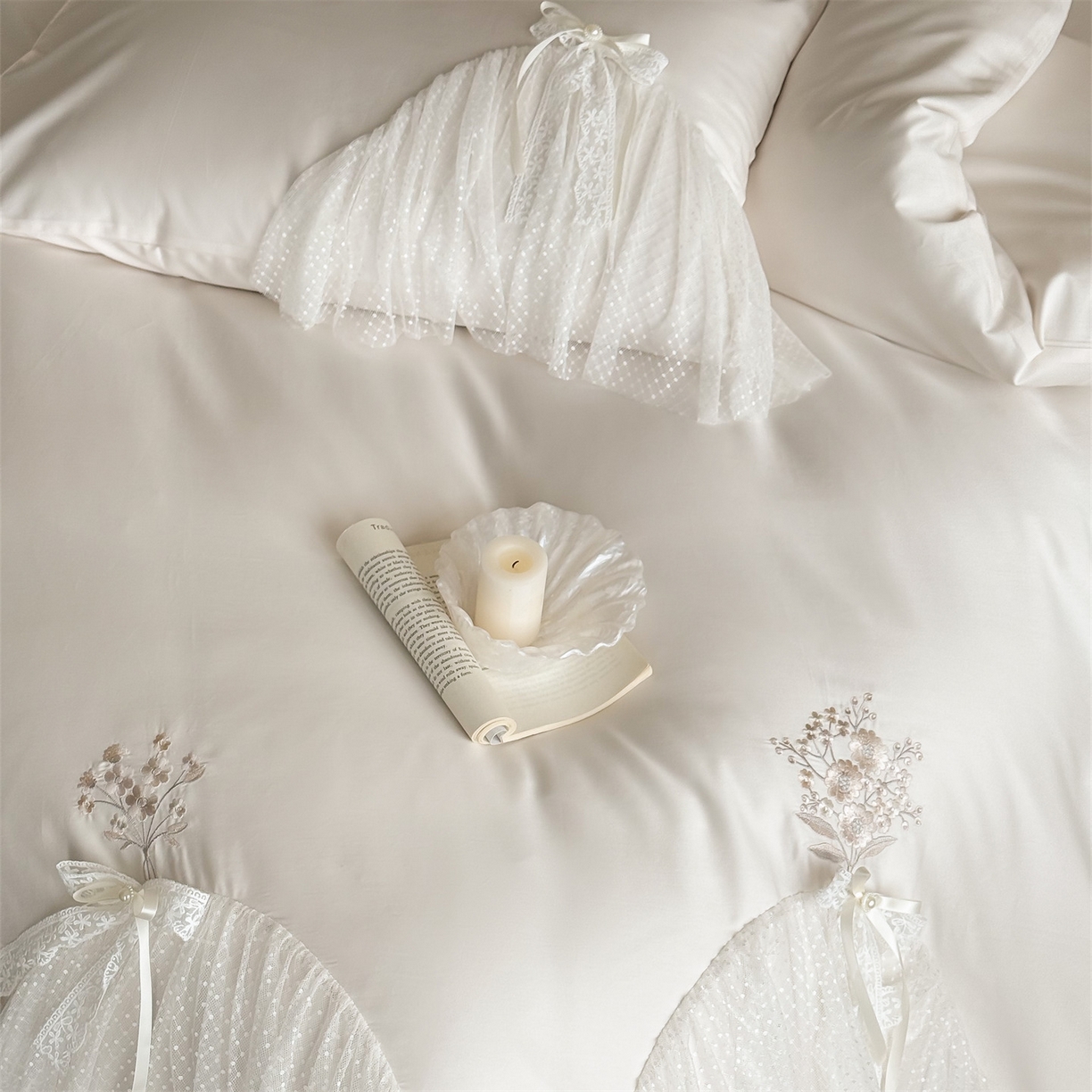 91家纺网 家纺一手货源 找家纺 名品优仓 2026新款长绒棉50s全棉纯棉刺绣蕾丝轻纱四件套-夏薇 夏薇-云雾白