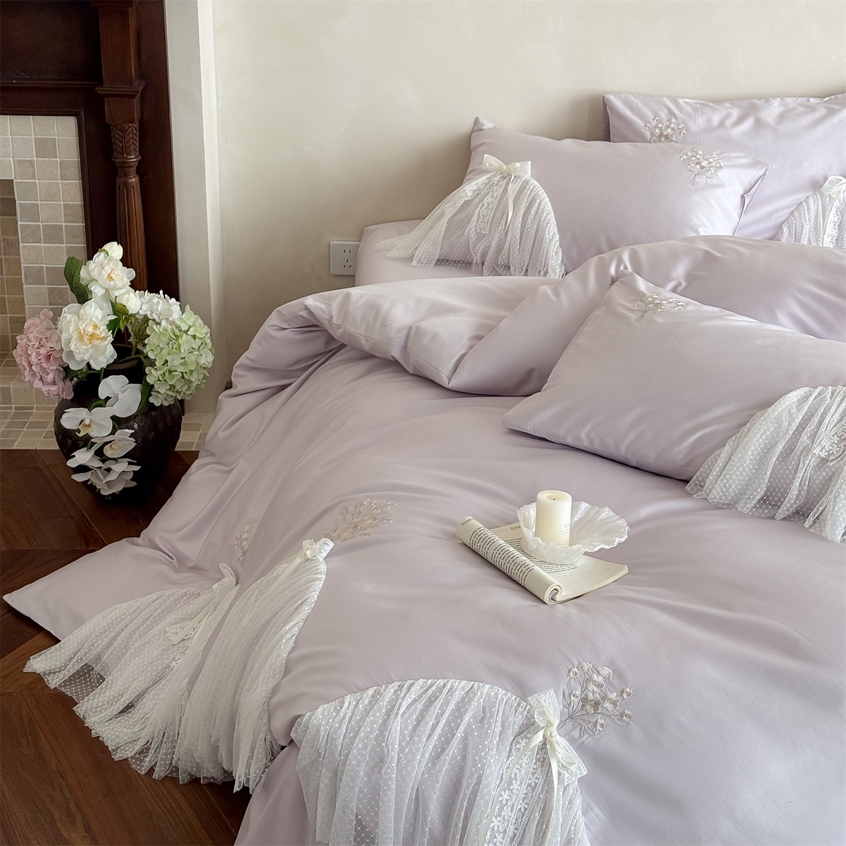 91家纺网 家纺一手货源 找家纺 名品优仓 2026新款长绒棉50s全棉纯棉刺绣蕾丝轻纱四件套-夏薇 夏薇-梦幻紫