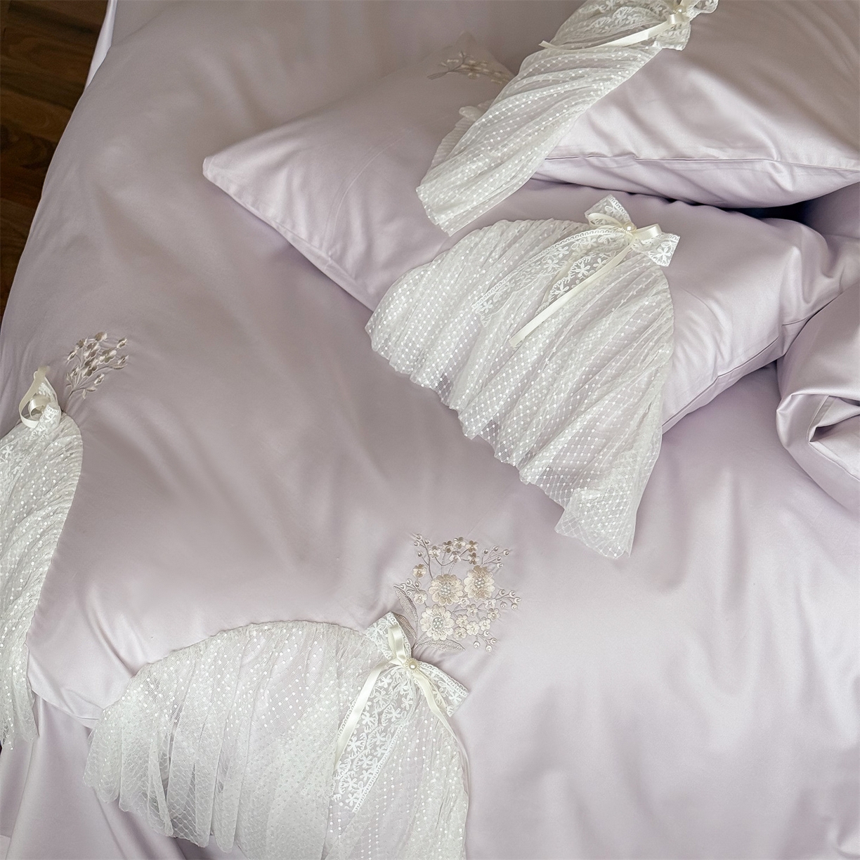 91家纺网 家纺一手货源 找家纺 名品优仓 2026新款长绒棉50s全棉纯棉刺绣蕾丝轻纱四件套-夏薇 夏薇-梦幻紫