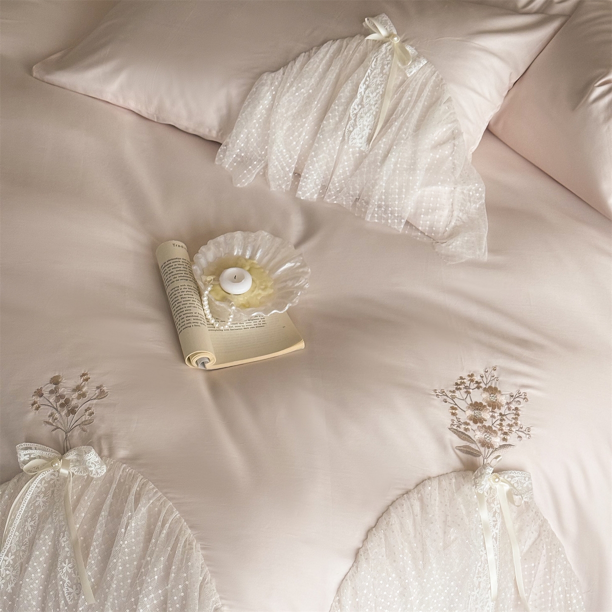 91家纺网 家纺一手货源 找家纺 名品优仓 2026新款长绒棉50s全棉纯棉刺绣蕾丝轻纱四件套-夏薇 夏薇-公主粉