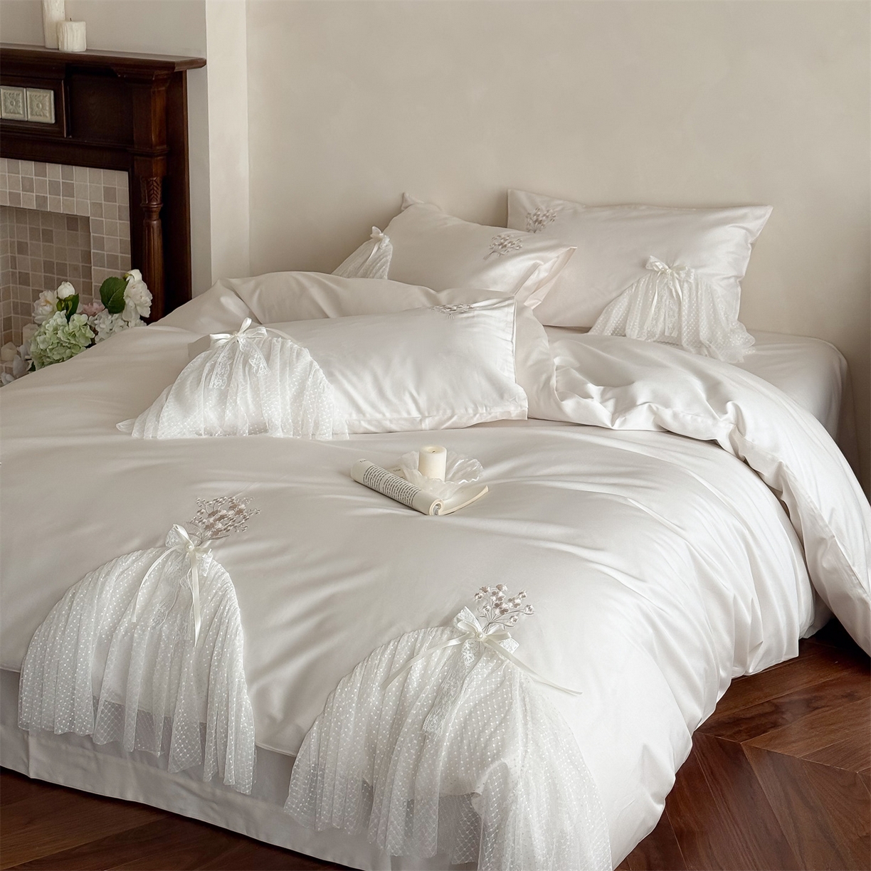 91家纺网 家纺一手货源 找家纺 名品优仓 2026新款长绒棉50s全棉纯棉刺绣蕾丝轻纱四件套-夏薇 夏薇-云雾白