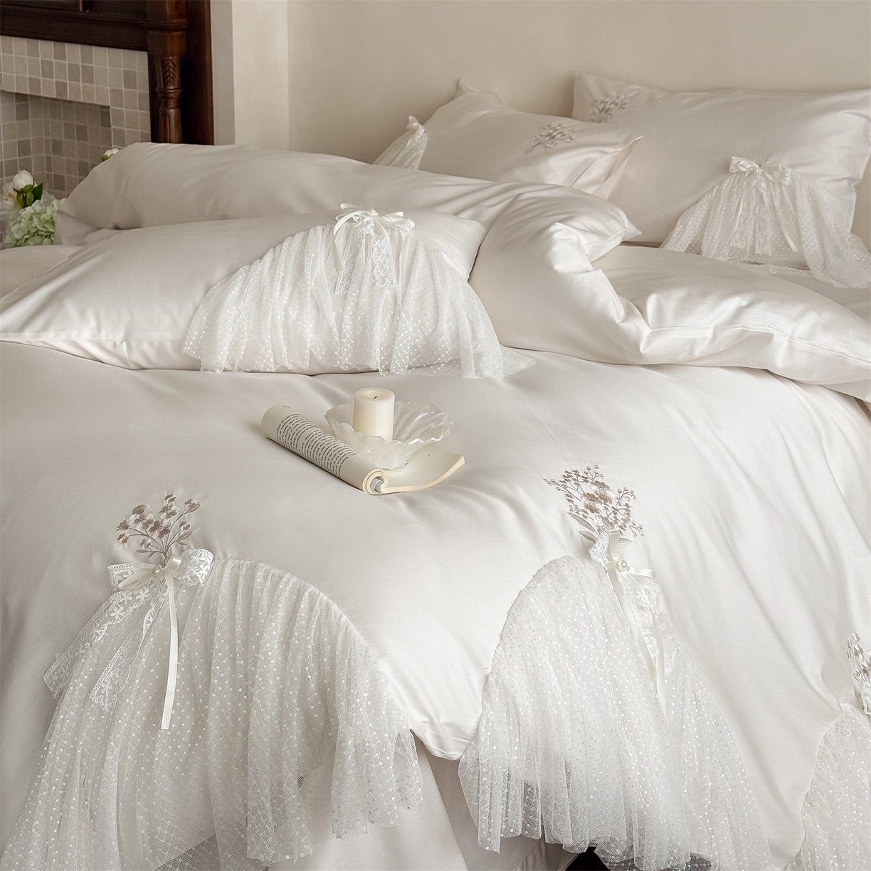 91家纺网 家纺一手货源 找家纺 名品优仓 2026新款长绒棉50s全棉纯棉刺绣蕾丝轻纱四件套-夏薇 夏薇-云雾白