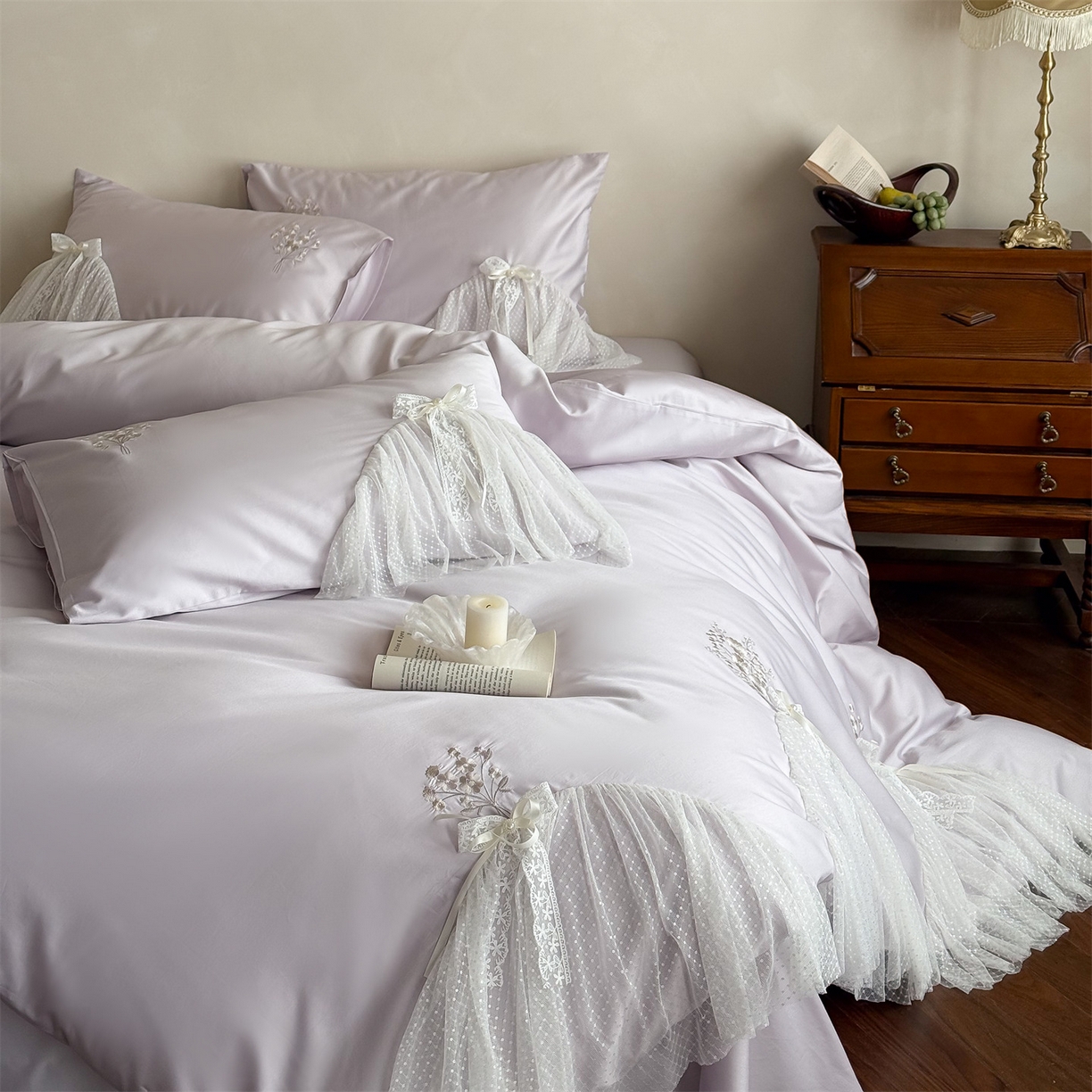 91家纺网 家纺一手货源 找家纺 名品优仓 2026新款长绒棉50s全棉纯棉刺绣蕾丝轻纱四件套-夏薇 夏薇-梦幻紫