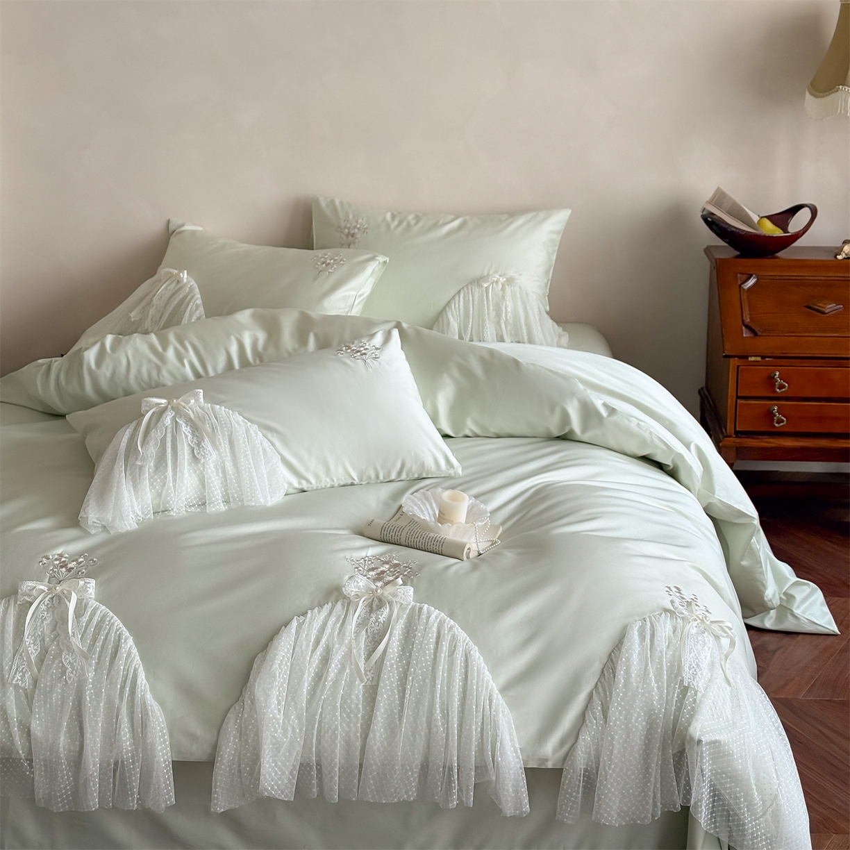 91家纺网 家纺一手货源 找家纺 名品优仓 2026新款长绒棉50s全棉纯棉刺绣蕾丝轻纱四件套-夏薇 夏薇-清新绿