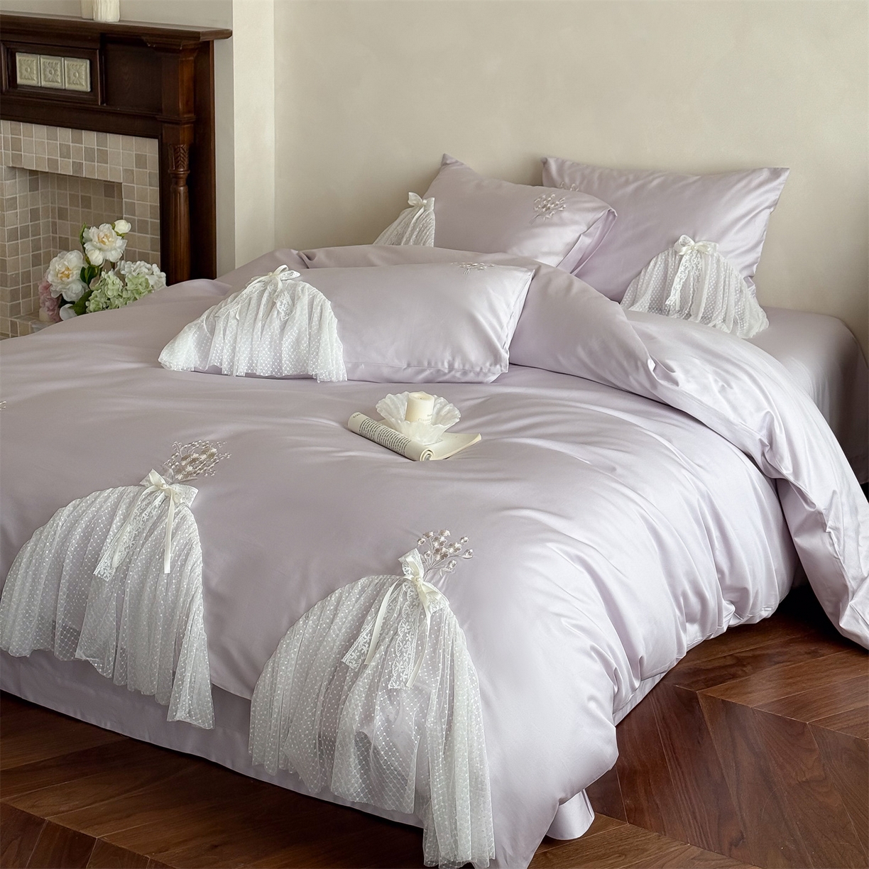 91家纺网 家纺一手货源 找家纺 名品优仓 2026新款长绒棉50s全棉纯棉刺绣蕾丝轻纱四件套-夏薇 夏薇-梦幻紫