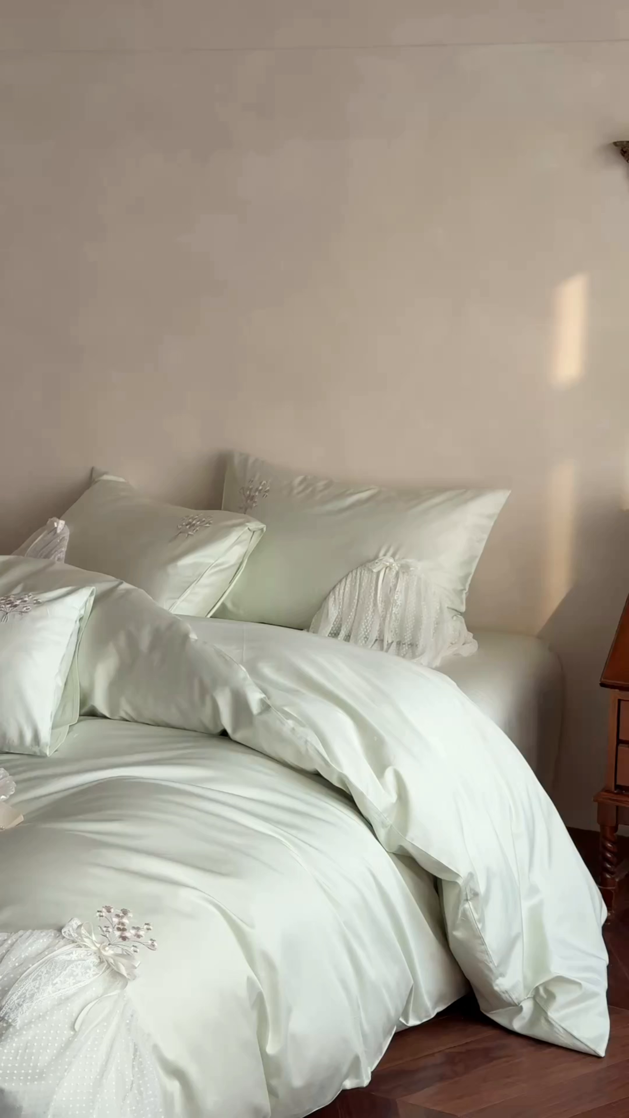 91家纺网 家纺一手货源 找家纺 名品优仓 2026新款长绒棉50s全棉纯棉刺绣蕾丝轻纱四件套-夏薇 夏薇-清新绿