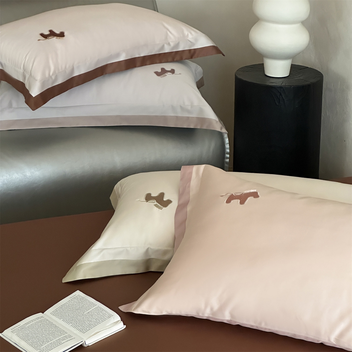 91家纺网 家纺一手货源 找家纺 （总）名品优仓 2026新款长绒棉50s全棉纯棉刺绣撞色宽边款四件套-马上有钱