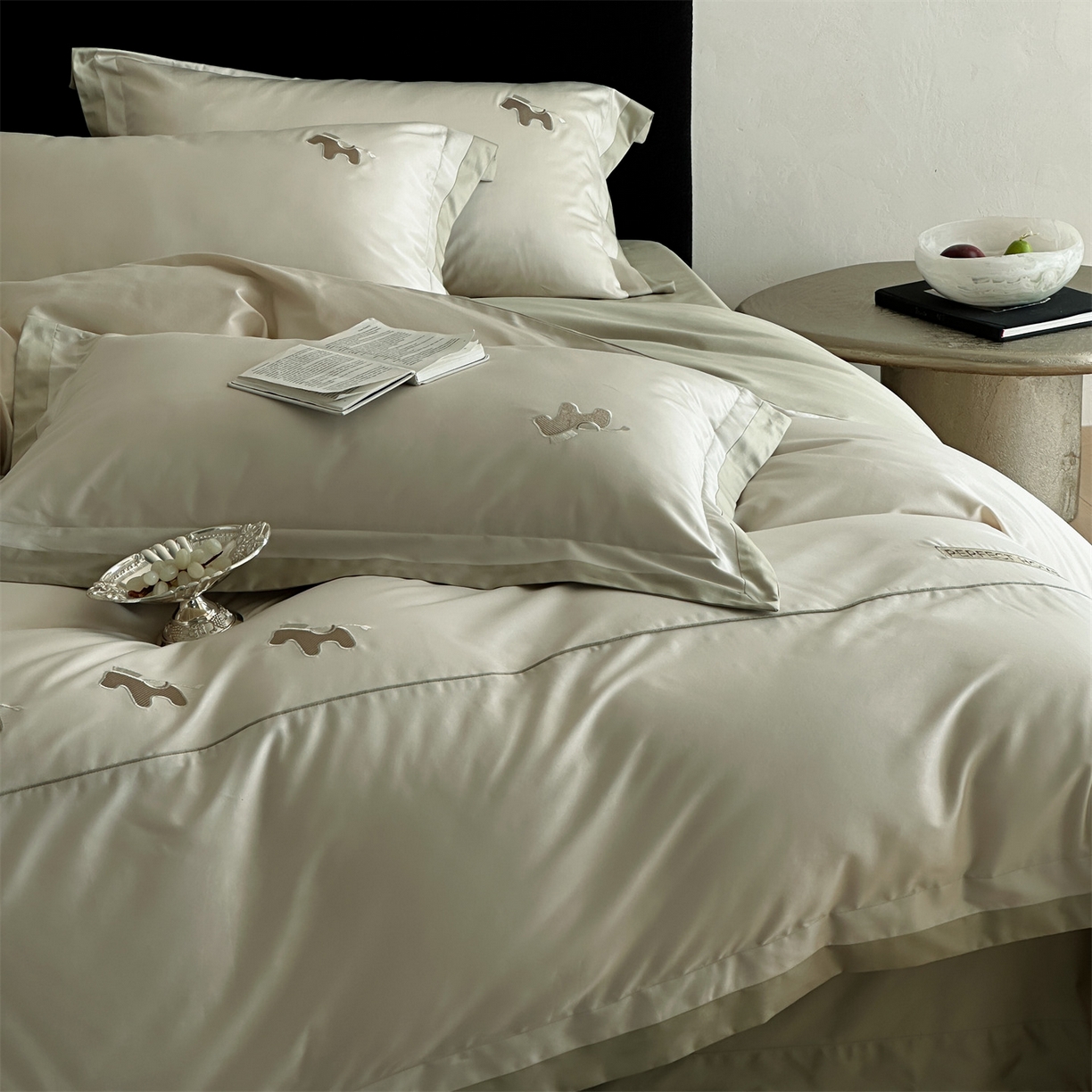 91家纺网 家纺一手货源 找家纺 名品优仓 2026新款长绒棉50s全棉纯棉刺绣撞色宽边款四件套-马上有钱 马上有钱-森林绿