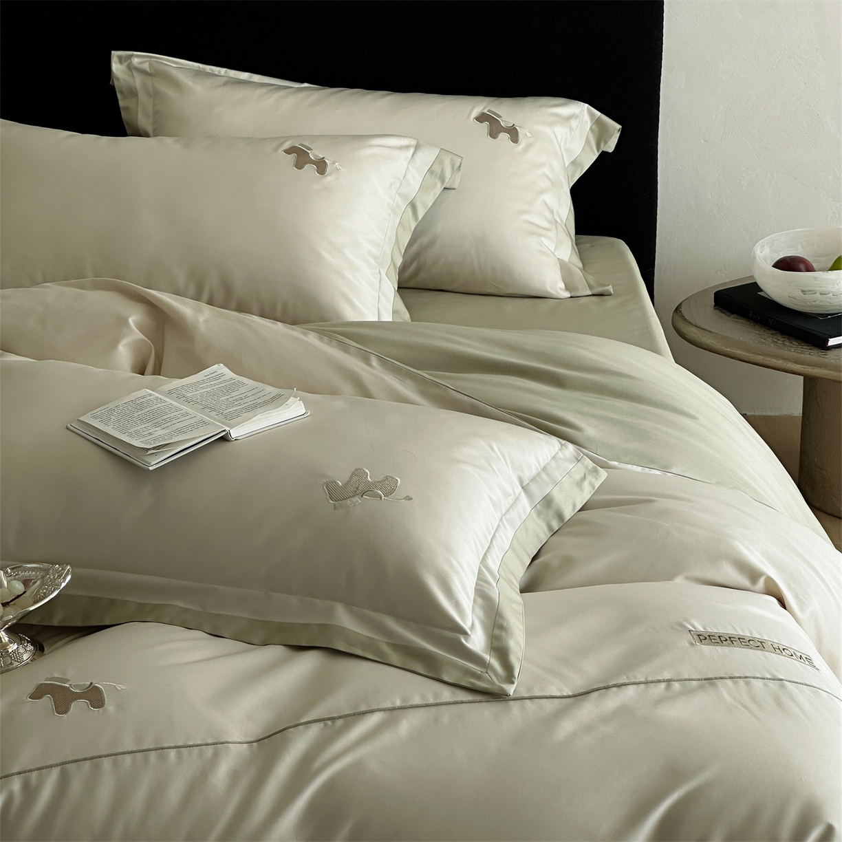 91家纺网 家纺一手货源 找家纺 名品优仓 2026新款长绒棉50s全棉纯棉刺绣撞色宽边款四件套-马上有钱 马上有钱-森林绿