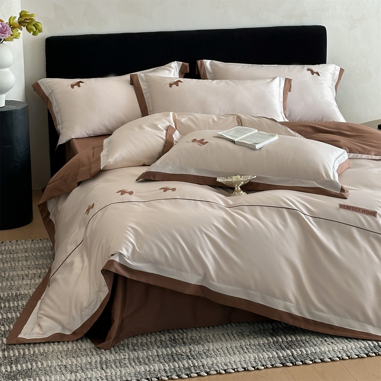 91家纺网 家纺一手货源 找家纺 名品优仓 2026新款长绒棉50s全棉纯棉刺绣撞色宽边款四件套-马上有钱 马上有钱-冰桃粉