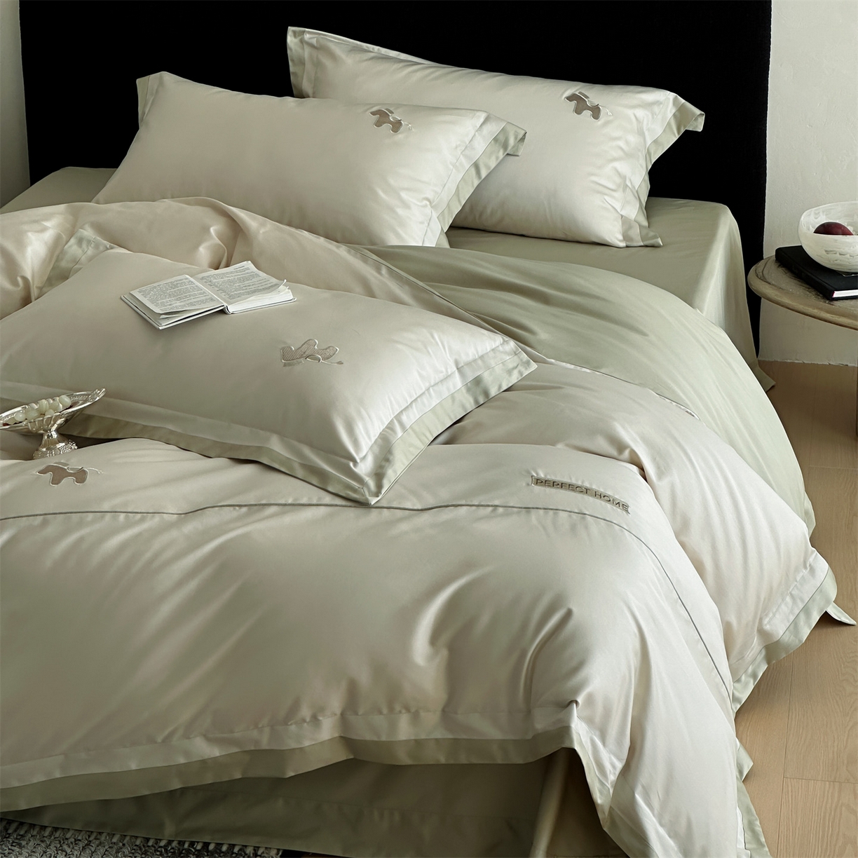 91家纺网 家纺一手货源 找家纺 名品优仓 2026新款长绒棉50s全棉纯棉刺绣撞色宽边款四件套-马上有钱 马上有钱-森林绿