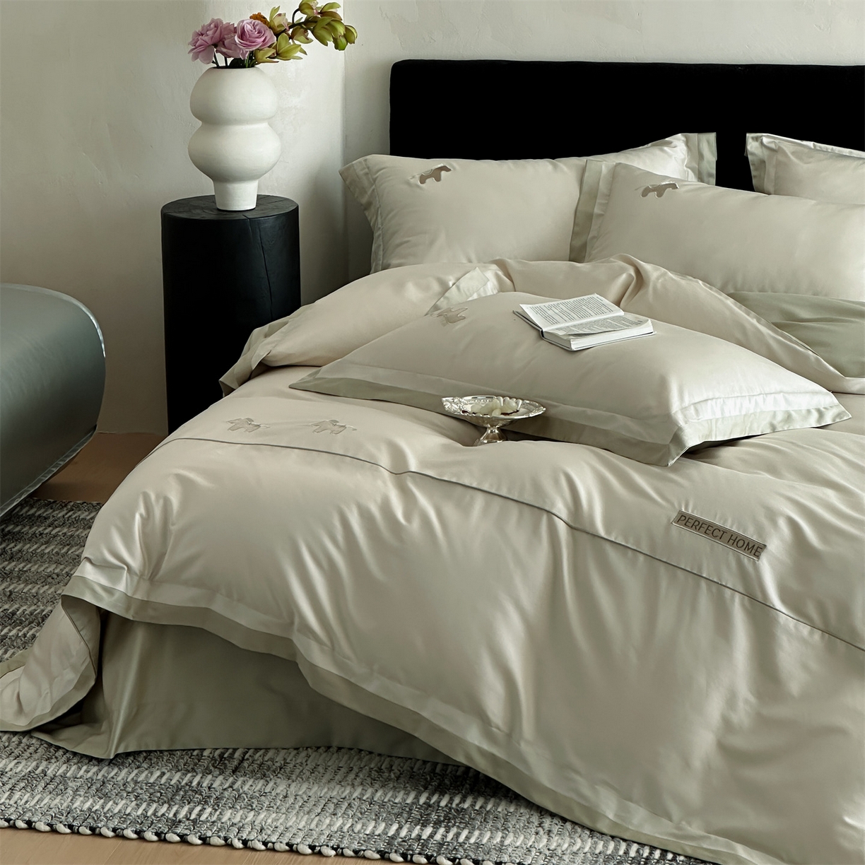 91家纺网 家纺一手货源 找家纺 名品优仓 2026新款长绒棉50s全棉纯棉刺绣撞色宽边款四件套-马上有钱 马上有钱-森林绿