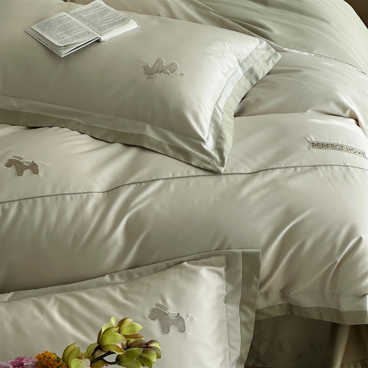 91家纺网 家纺一手货源 找家纺 名品优仓 2026新款长绒棉50s全棉纯棉刺绣撞色宽边款四件套-马上有钱 马上有钱-森林绿