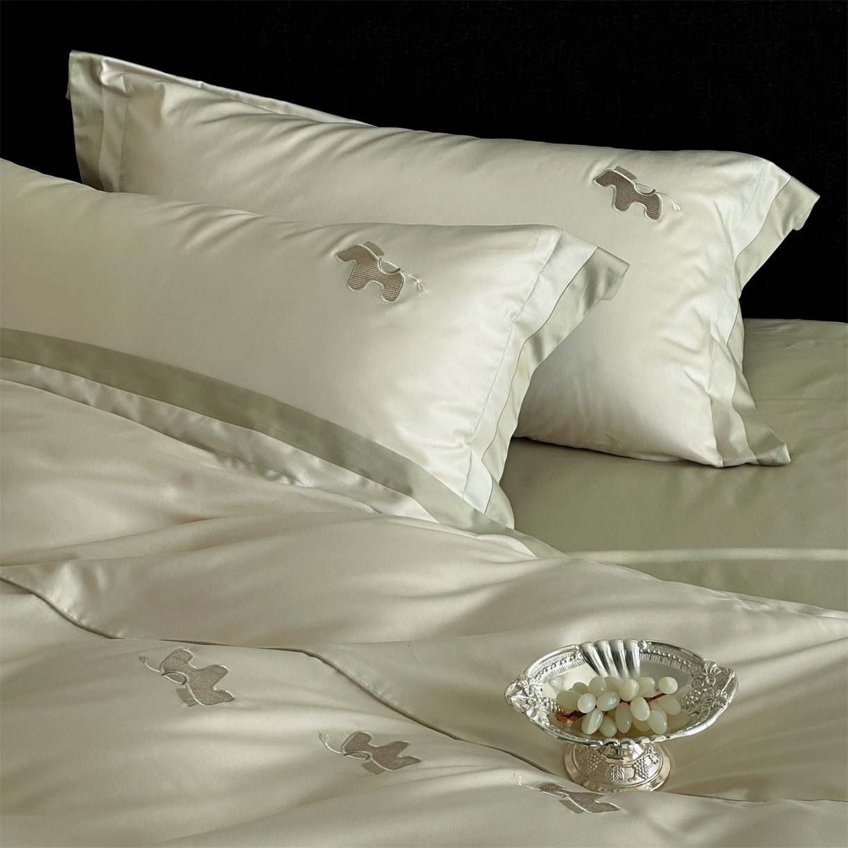 91家纺网 家纺一手货源 找家纺 名品优仓 2026新款长绒棉50s全棉纯棉刺绣撞色宽边款四件套-马上有钱 马上有钱-森林绿