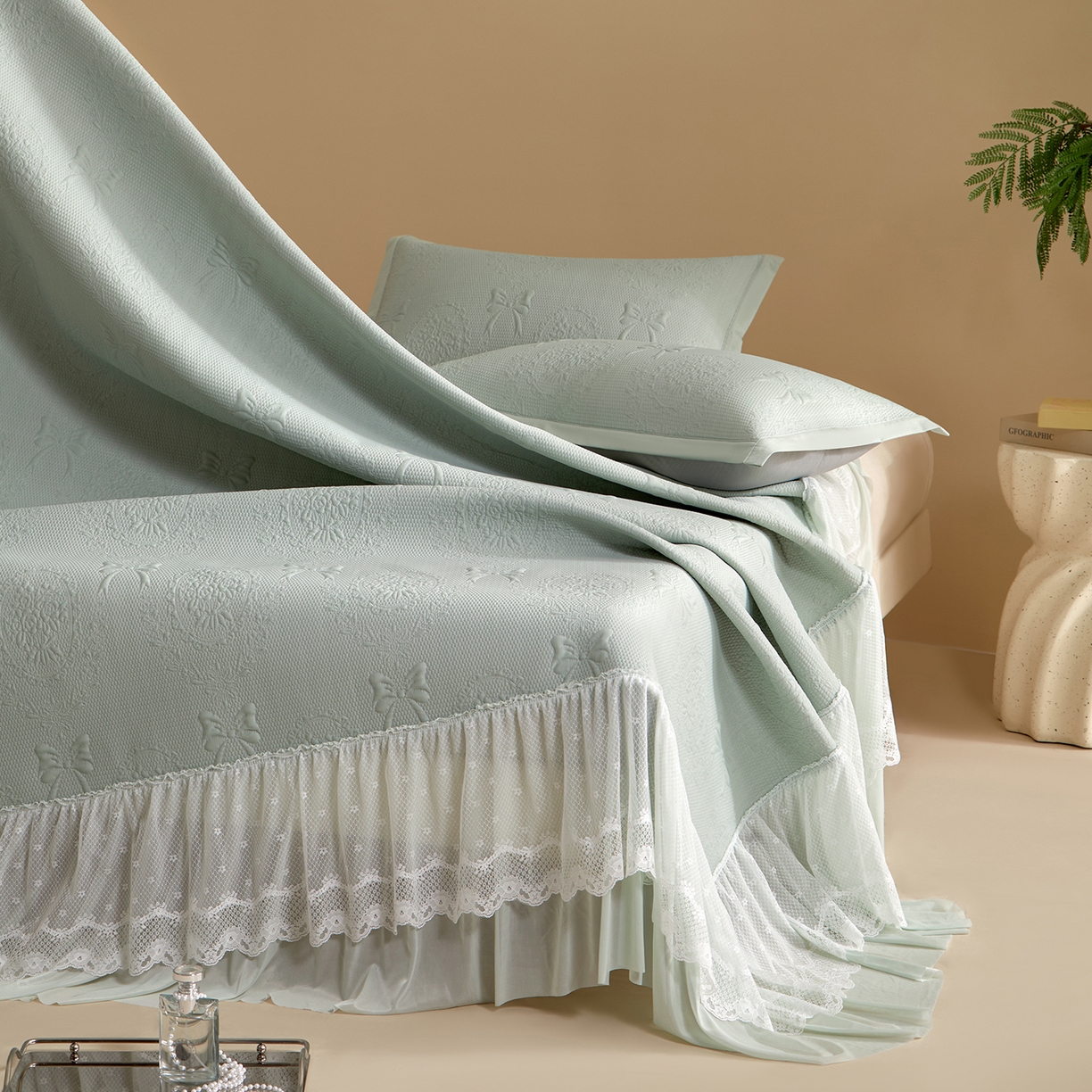 91家纺网 家纺一手货源 找家纺 航途席业 2026新款A类凉感豆豆床裙款凉席三件套-系列一 青柠蝶梦-凉感床裙