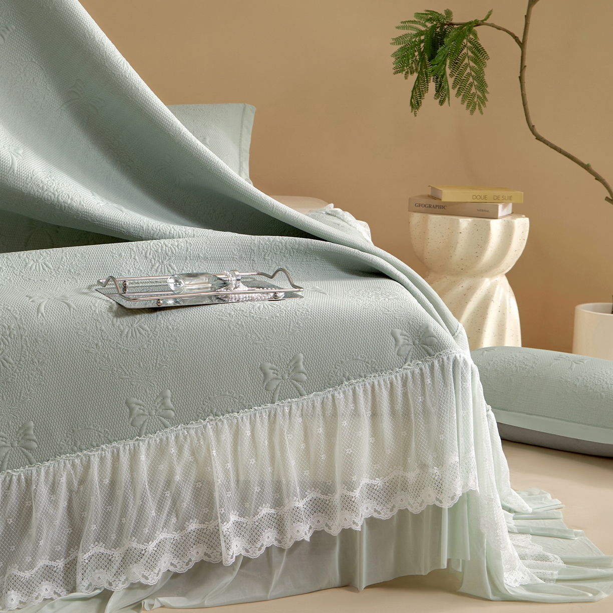 91家纺网 家纺一手货源 找家纺 航途席业 2026新款A类凉感豆豆床裙款凉席三件套-系列一 青柠蝶梦-凉感床裙