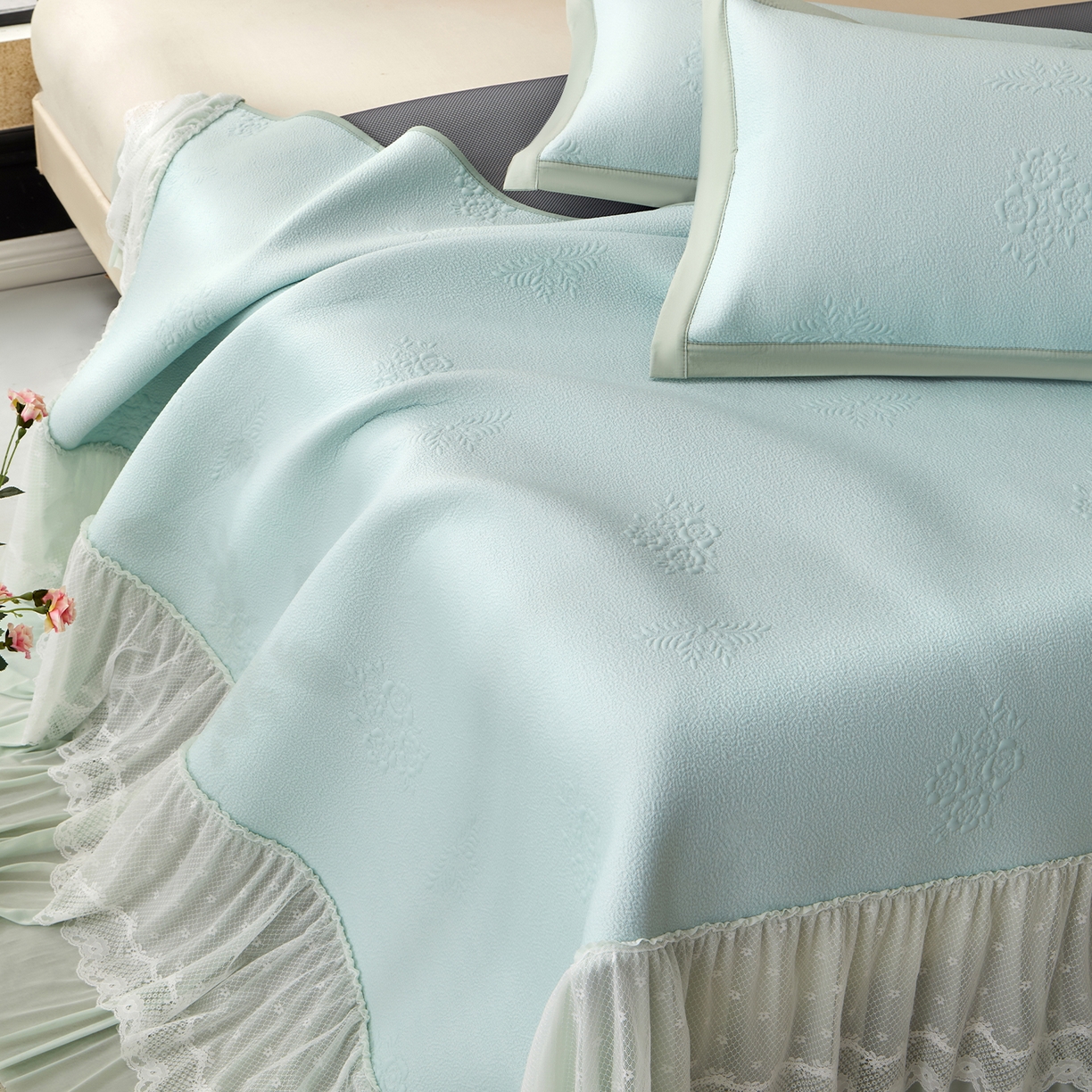 91家纺网 家纺一手货源 找家纺 航途席业 2026新款A类凉感豆豆床裙款凉席三件套-系列七 薄荷团绮