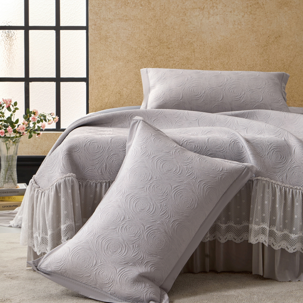 91家纺网 家纺一手货源 找家纺 航途席业 2026新款A类凉感豆豆床裙款凉席三件套-系列七 雾灰玫瑰