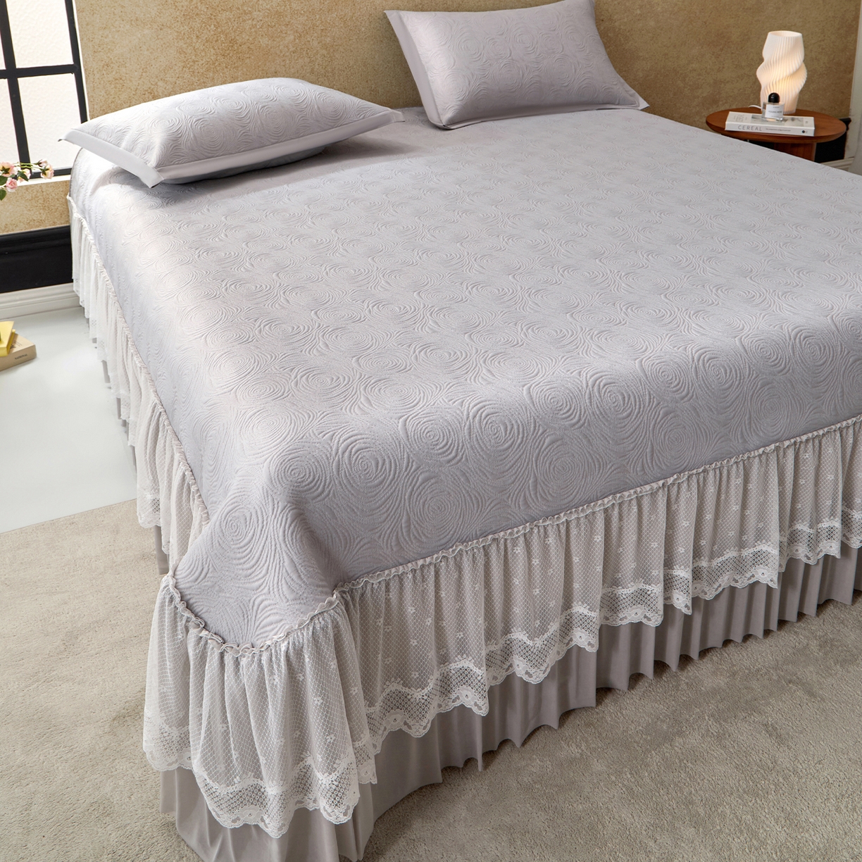 91家纺网 家纺一手货源 找家纺 航途席业 2026新款A类凉感豆豆床裙款凉席三件套-系列七 雾灰玫瑰